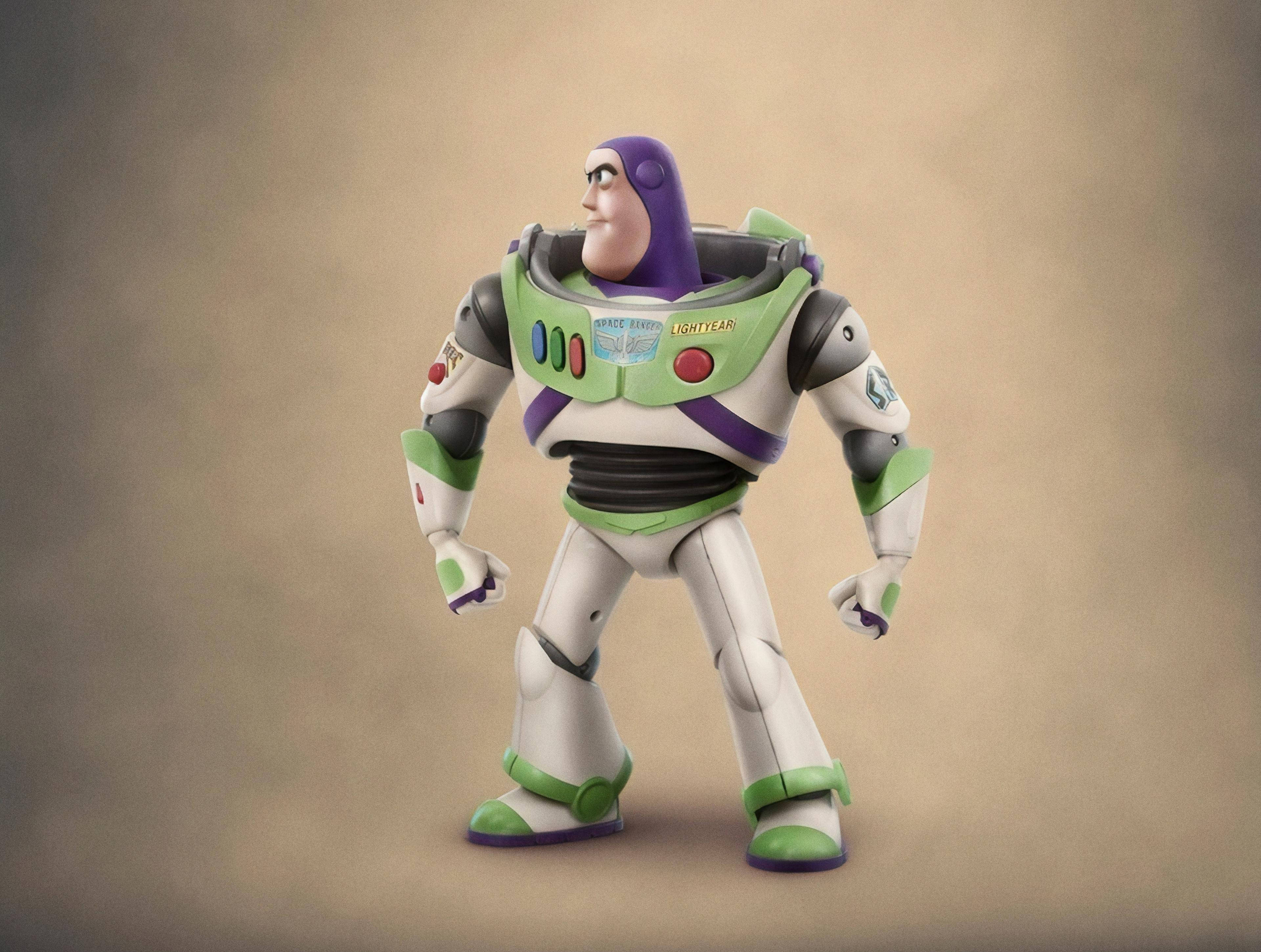 Toy Story 3 桌布 壁紙 — 巴斯光年自信地站立，身穿標誌性的白色、綠色和紫色太空服，背景是柔和的米色。