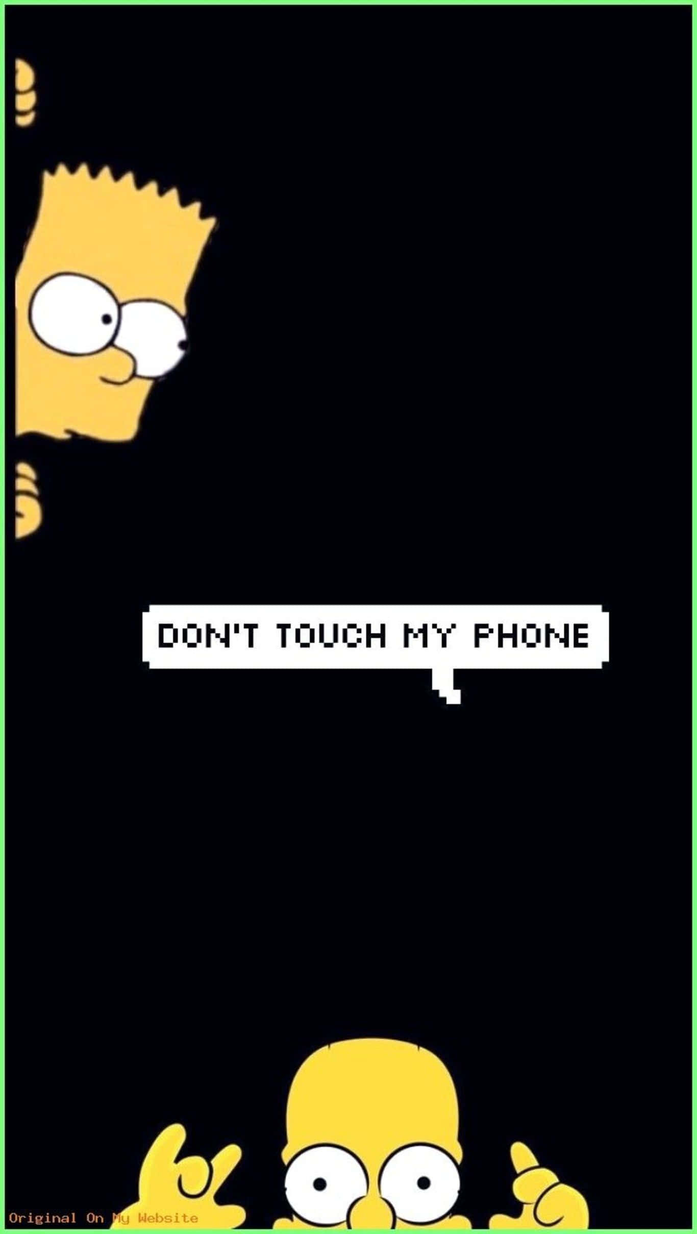 Bart Simpson Aesthetic 桌布 壁紙 — 巴特·辛普森從上方偷看，而下面的荷馬·辛普森用像素文字警告「不要碰我的手機」。