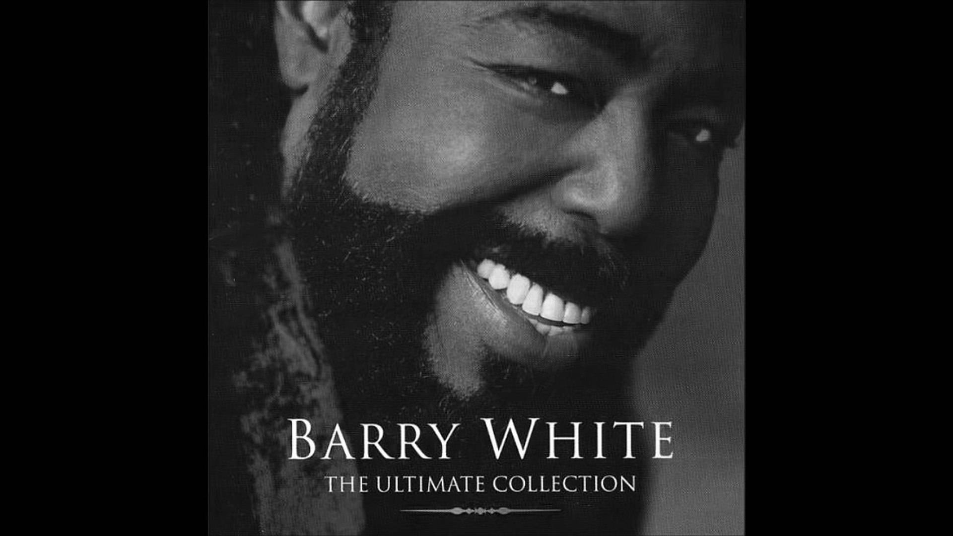音樂 桌布 壁紙 — 巴里·懷特（Barry White）在帶有紋理背景上溫暖微笑的黑白特寫肖像。