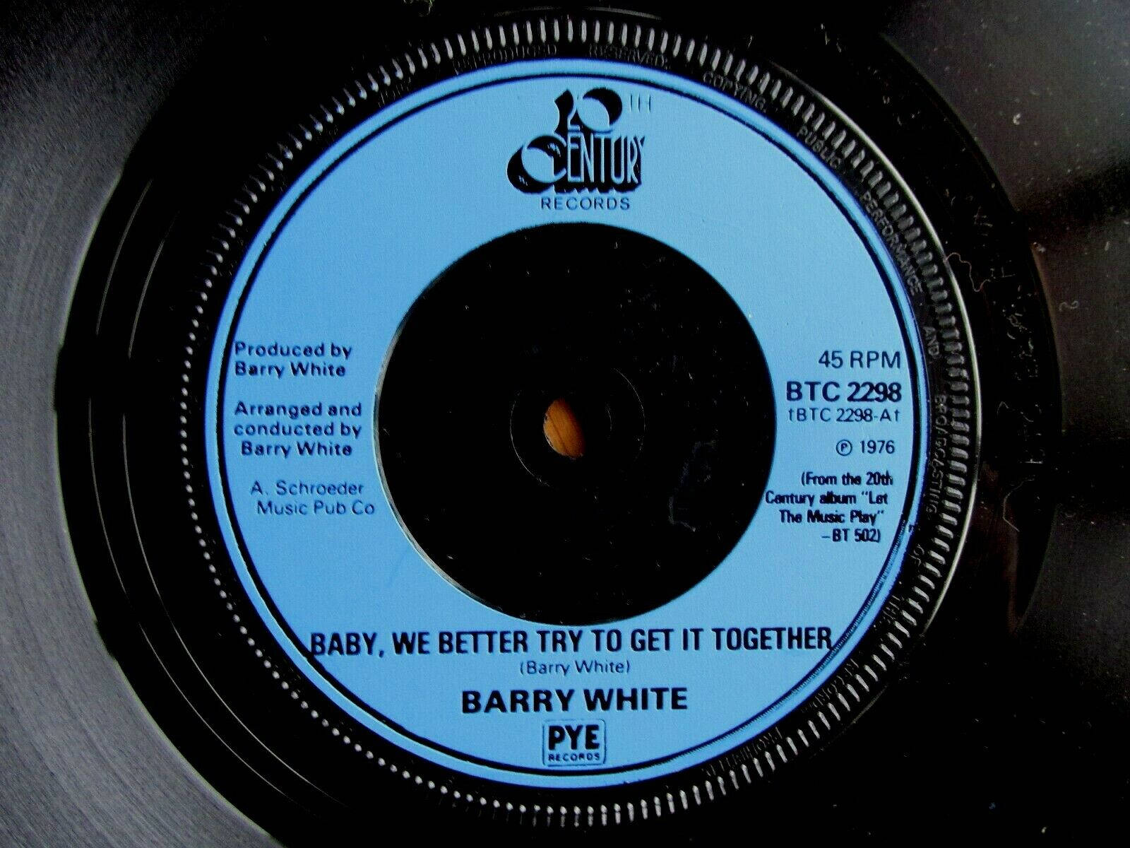 音樂 桌布 壁紙 — 巴里·懷特（Barry White）歌曲《Baby We Better Try To Get It Together》在20th Century Records發行的復古45 RPM黑膠唱片標籤特寫。