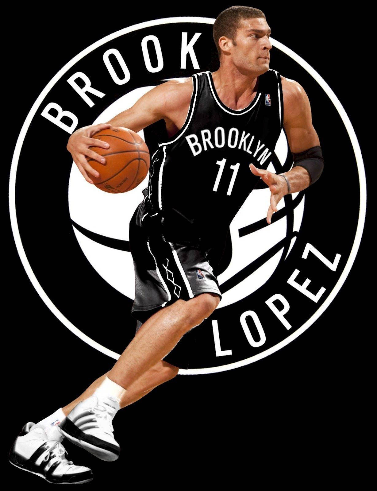 Brook 桌布 壁紙 — 布魯克林籃網隊球員 Roy Lopez 在黑色背景上以動態姿勢運球，並帶有球隊標誌。