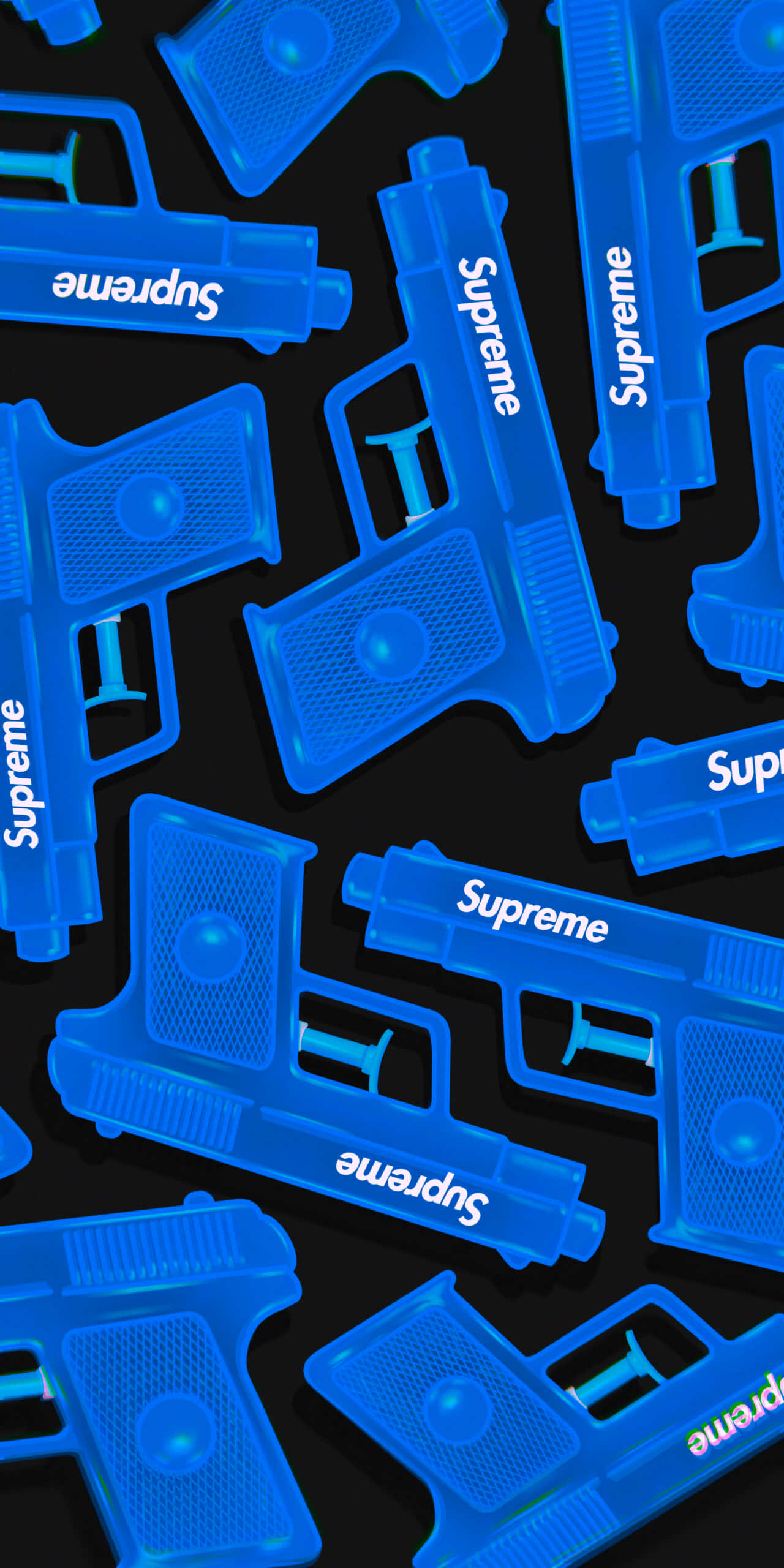 blue supreme 桌布 壁紙 — 帶有Supreme品牌的藍色塑膠玩具槍散落在黑色背景上，形成重複圖案。