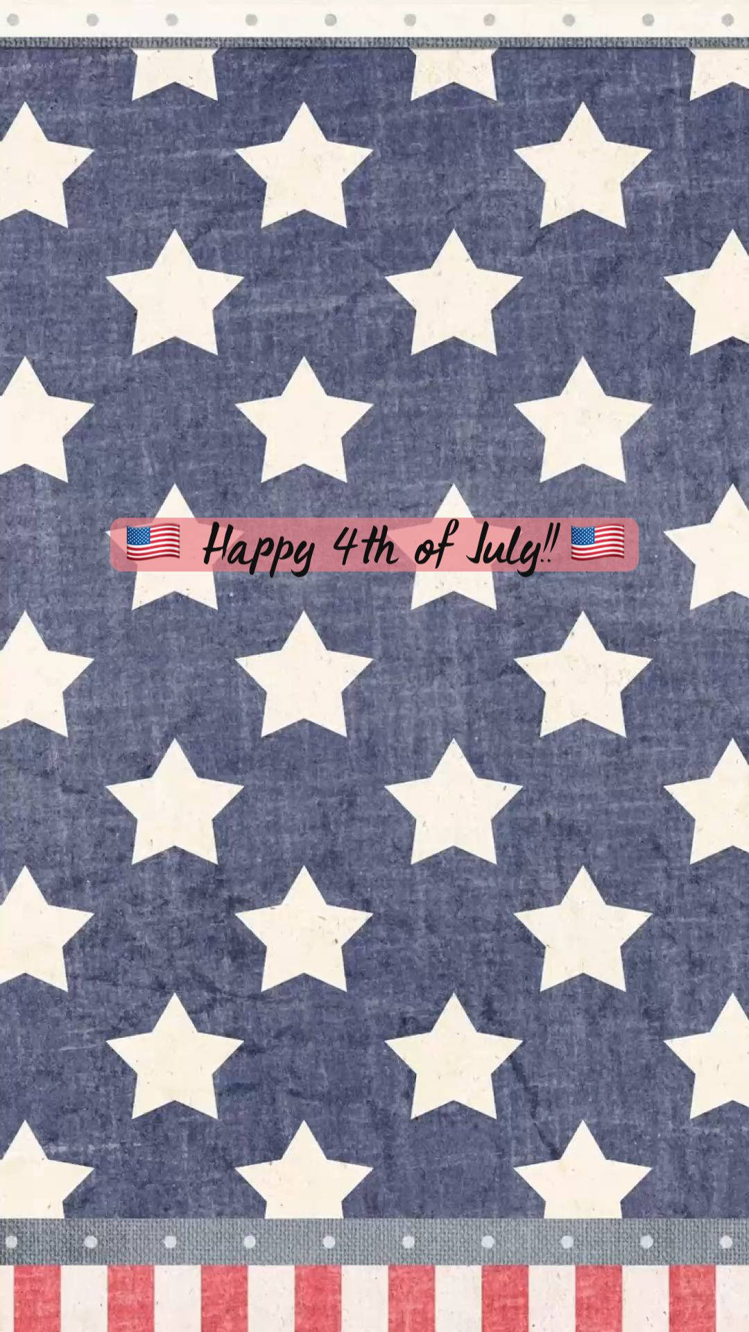 fourth of july 桌布 壁紙 — 帶有愛國色彩的桌布，藍色牛仔布紋理上有白色星星，底部有紅白條紋，並有「Happy 4th of July」文字。