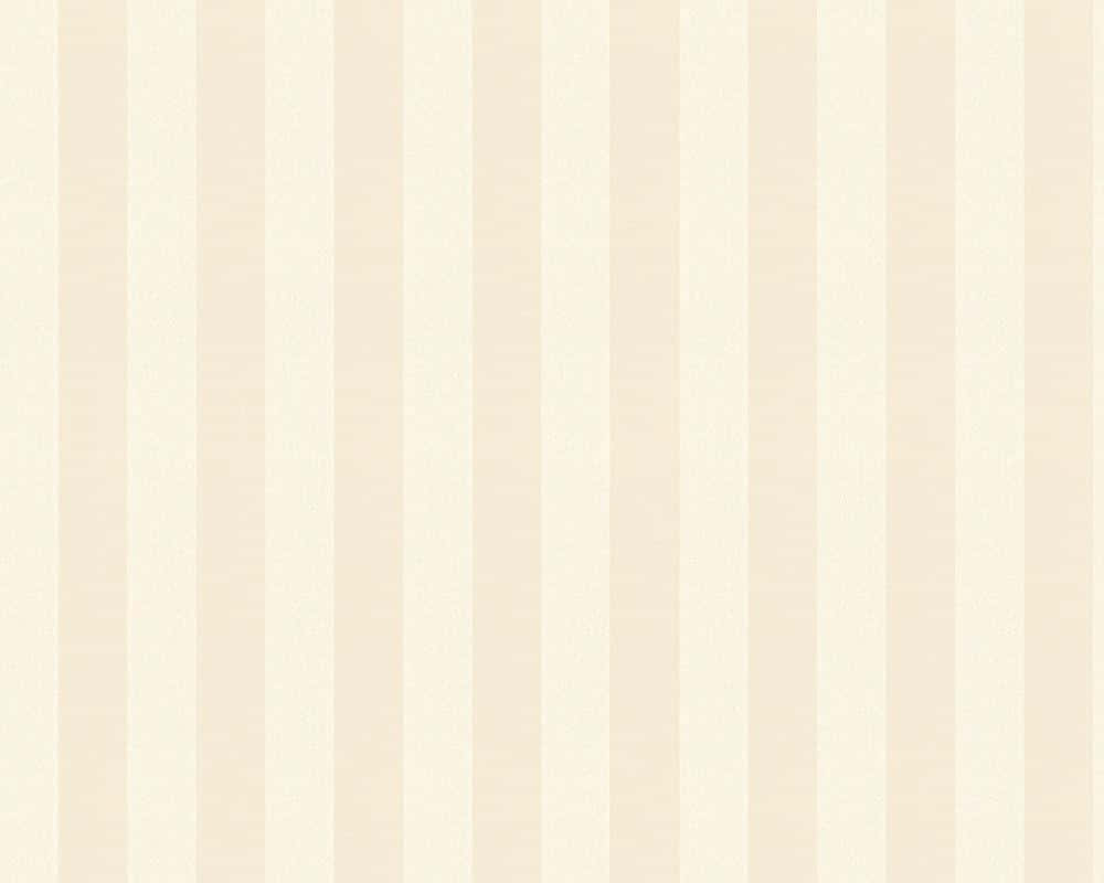 Cream Color 桌布 壁紙 — 帶有柔和奶油色和米色調的垂直條紋壁紙，營造出平靜而優雅的圖案。