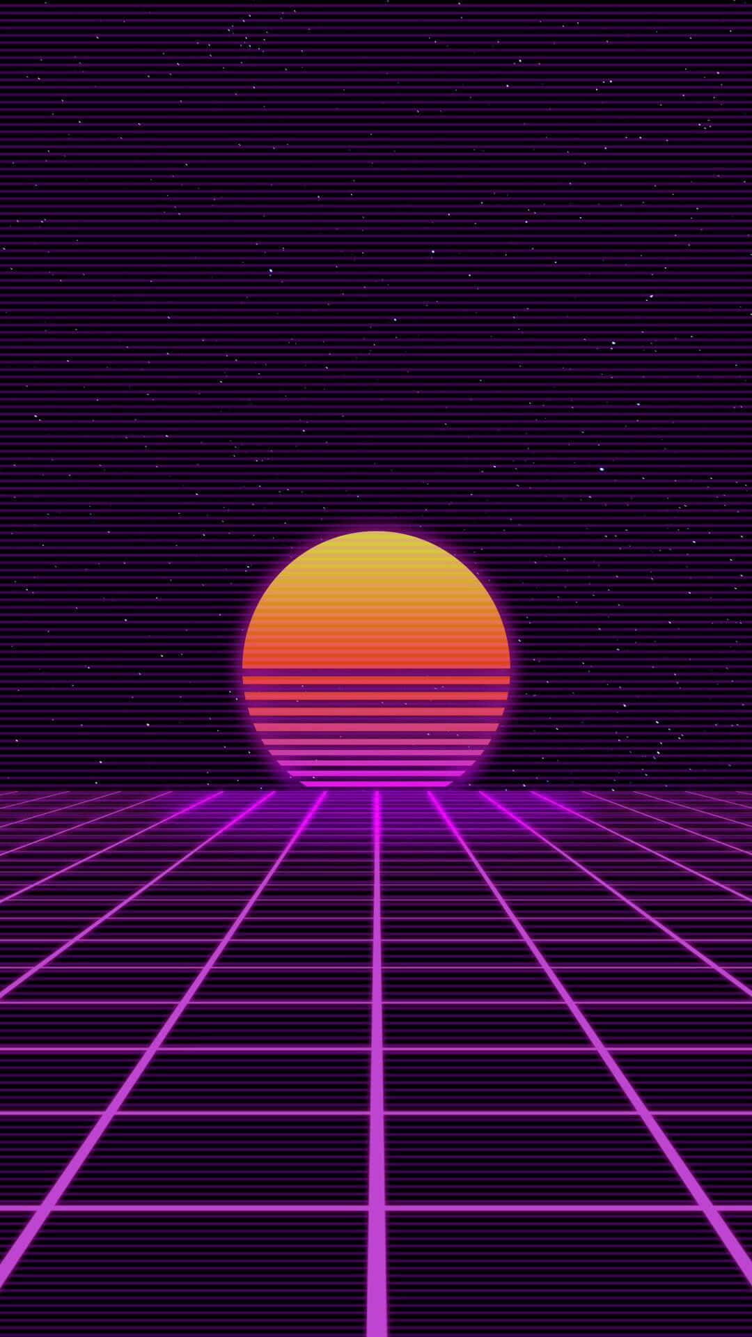 80s Aesthetic 桌布 壁紙 — 帶有橙色和黃色色調的發光日落，在星空下帶有水平掃描線的紫色網格上升起。