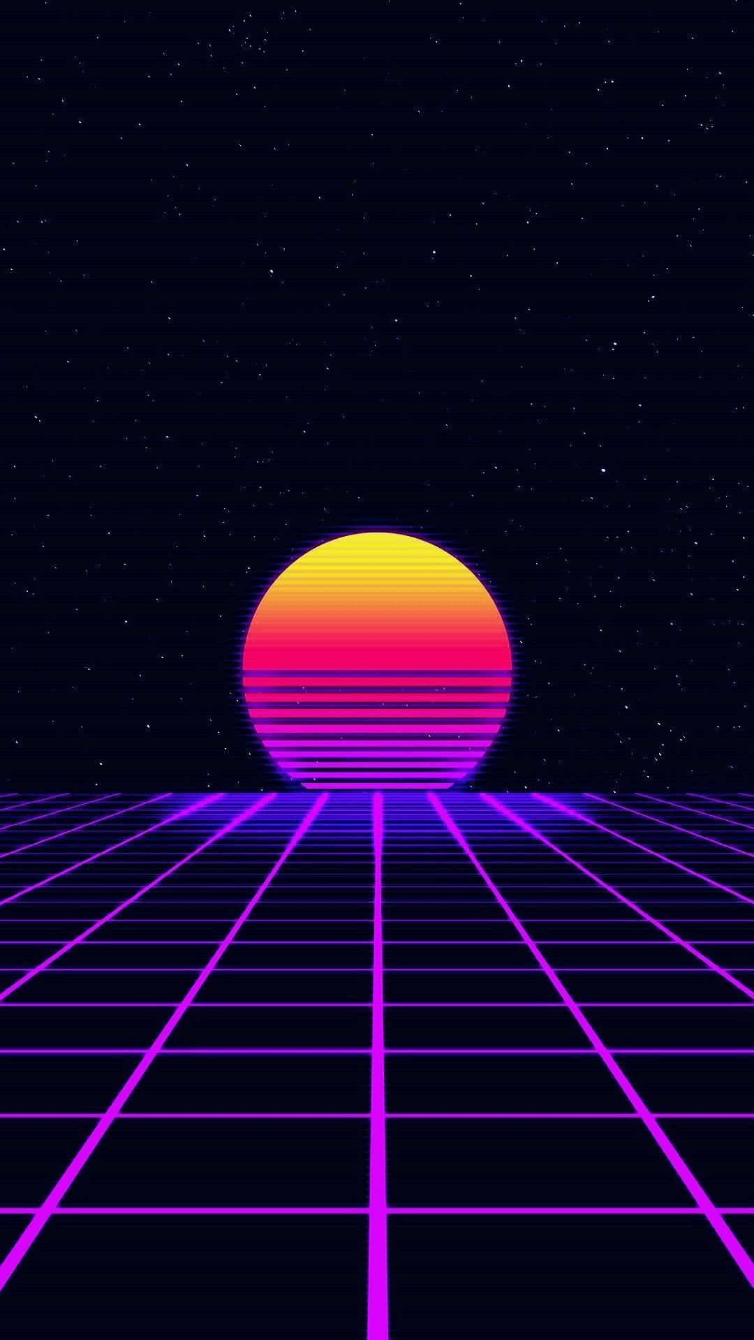 80s Vaporwave 桌布 壁紙 — 帶有漸變色調的發光日落，在繁星點點的夜空下，從紫色網格上方升起。