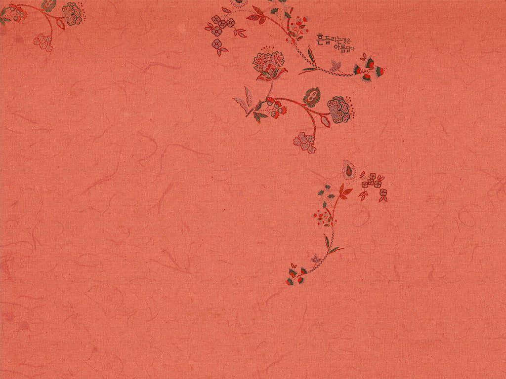 elegant 桌布 壁紙 — 帶有精緻花卉刺繡的質感珊瑚粉紅色壁紙，採用紅色、綠色和金色點綴。