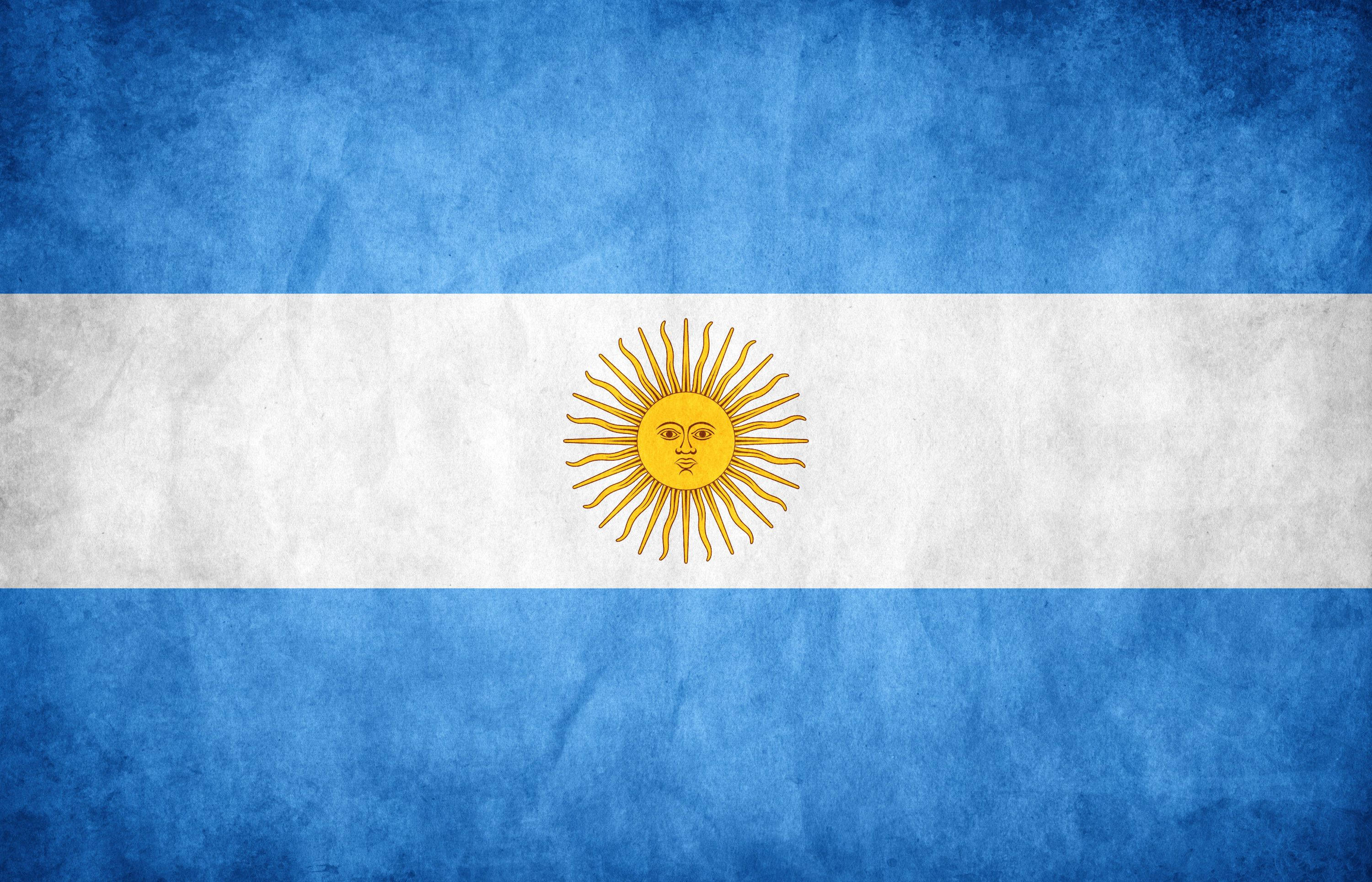 Argentina 桌布 壁紙 — 帶有紋理的復古風格阿根廷國旗，藍白條紋和金色太陽標誌。