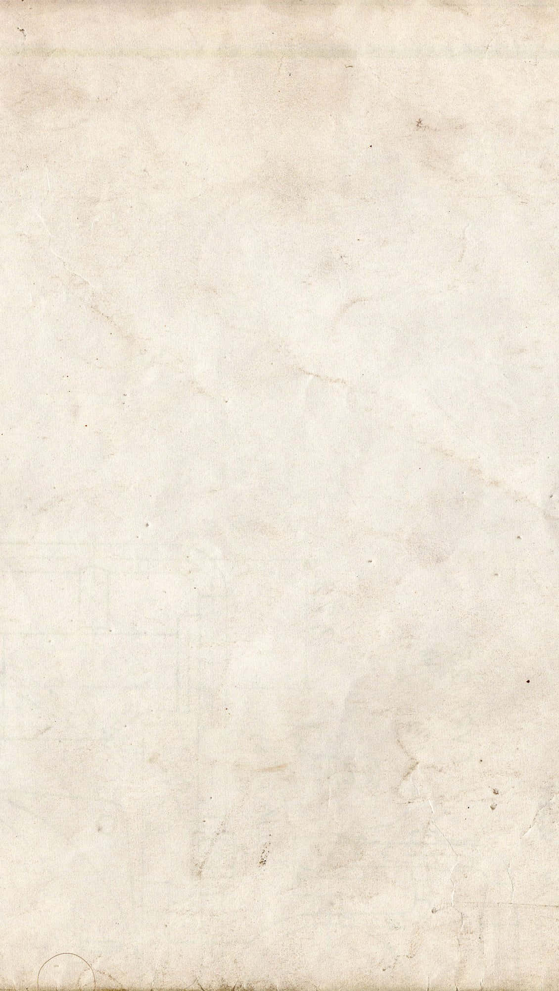 Page 桌布 壁紙 — 帶有細微摺痕、污漬和模糊水印圖案的紋理復古米白色紙張。