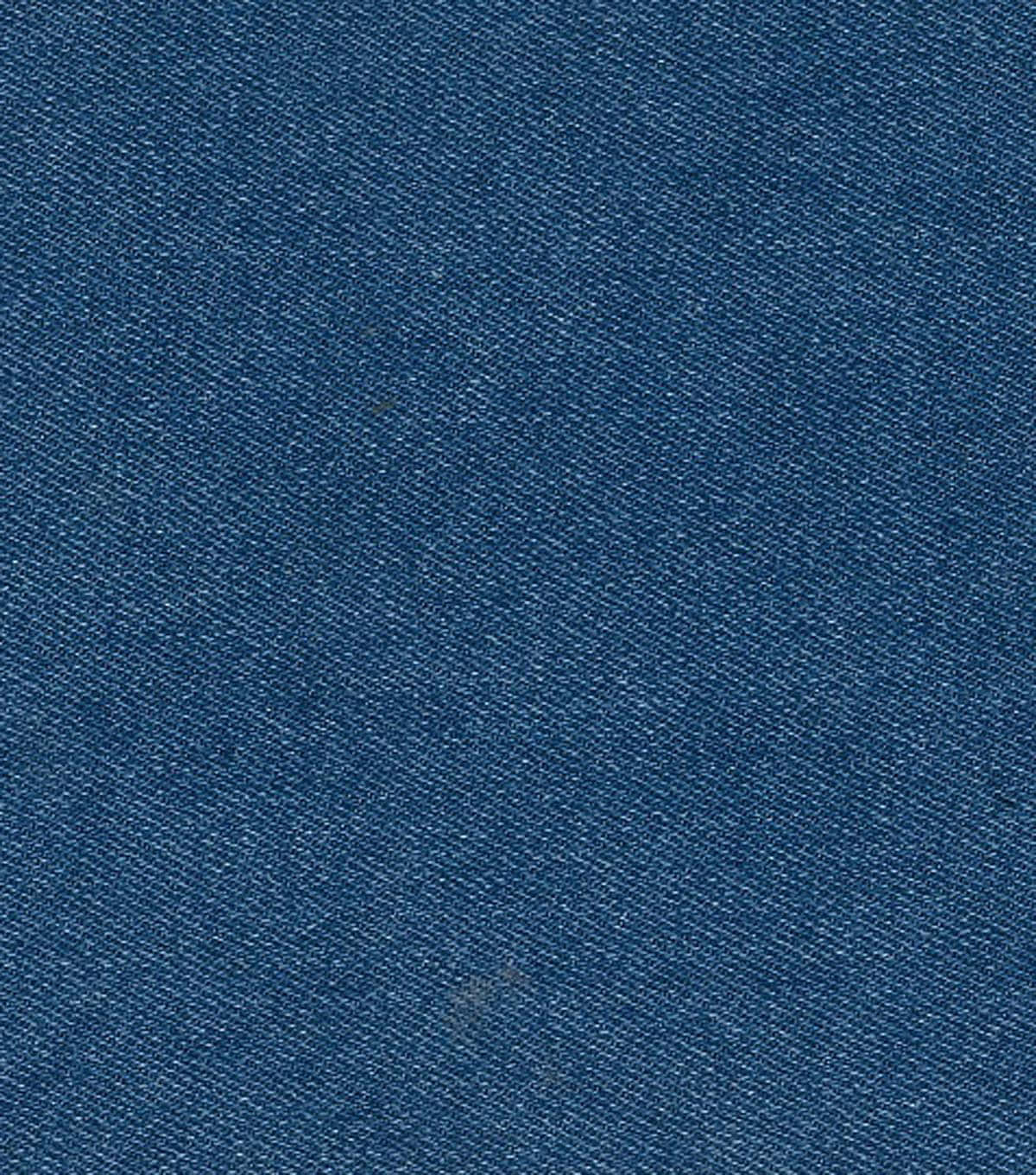 Denim Blue 桌布 壁紙 — 帶有細微磨損和斜紋編織圖案的質感藍色牛仔布料的特寫。
