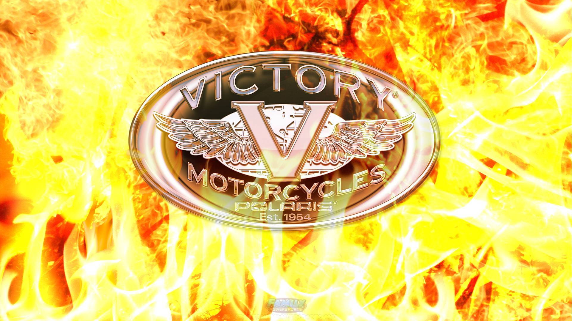 Victory 桌布 壁紙 — 帶有翅膀的Victory Motorcycles標誌在咆哮的黃色和橙色火焰背景下發光。