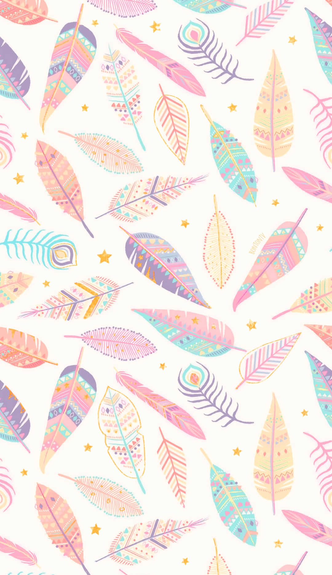 Boho Pastel 桌布 壁紙 — 帶有部落圖案的柔和色彩羽毛在點綴著小金星嘅奶油色背景上輕輕漂浮。