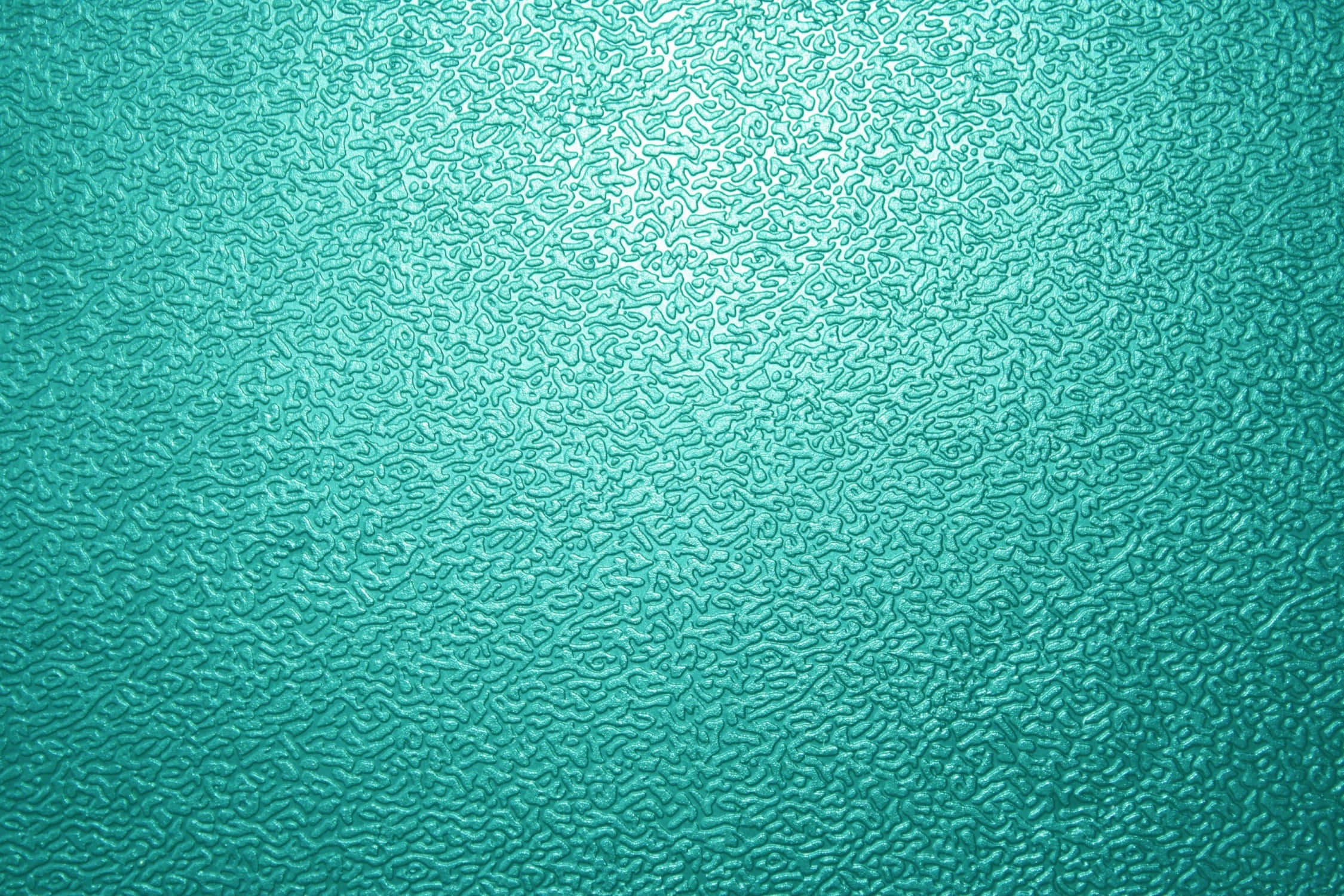Dark Teal 桌布 壁紙 — 帶紋理的青綠色玻璃特寫，明亮光源營造出發光漸變效果。
