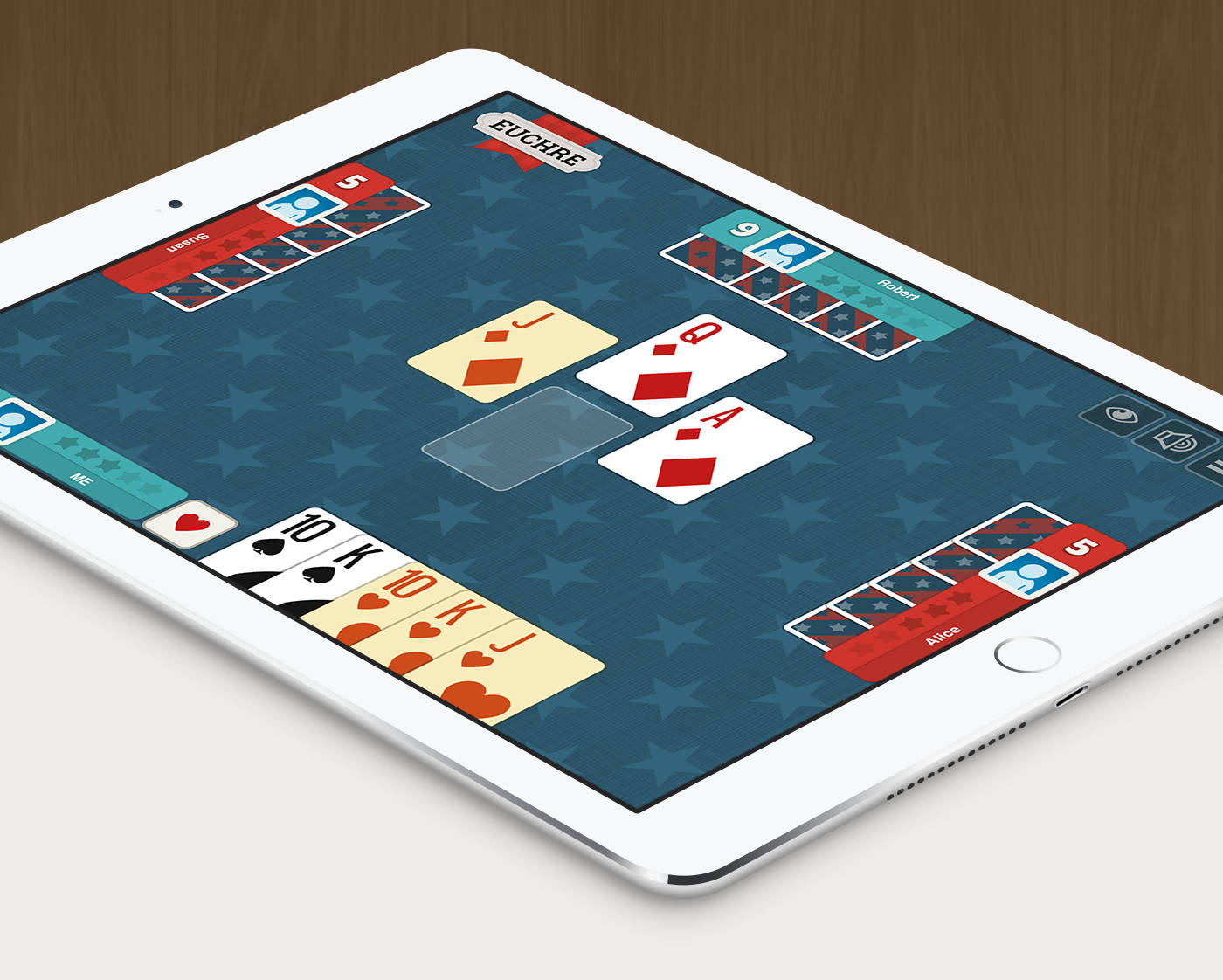 Playing Cards 桌布 壁紙 — 平板電腦在星形圖案的藍色背景上顯示一款數位卡牌遊戲，其中有色彩繽紛的遊戲卡牌和玩家頭像。