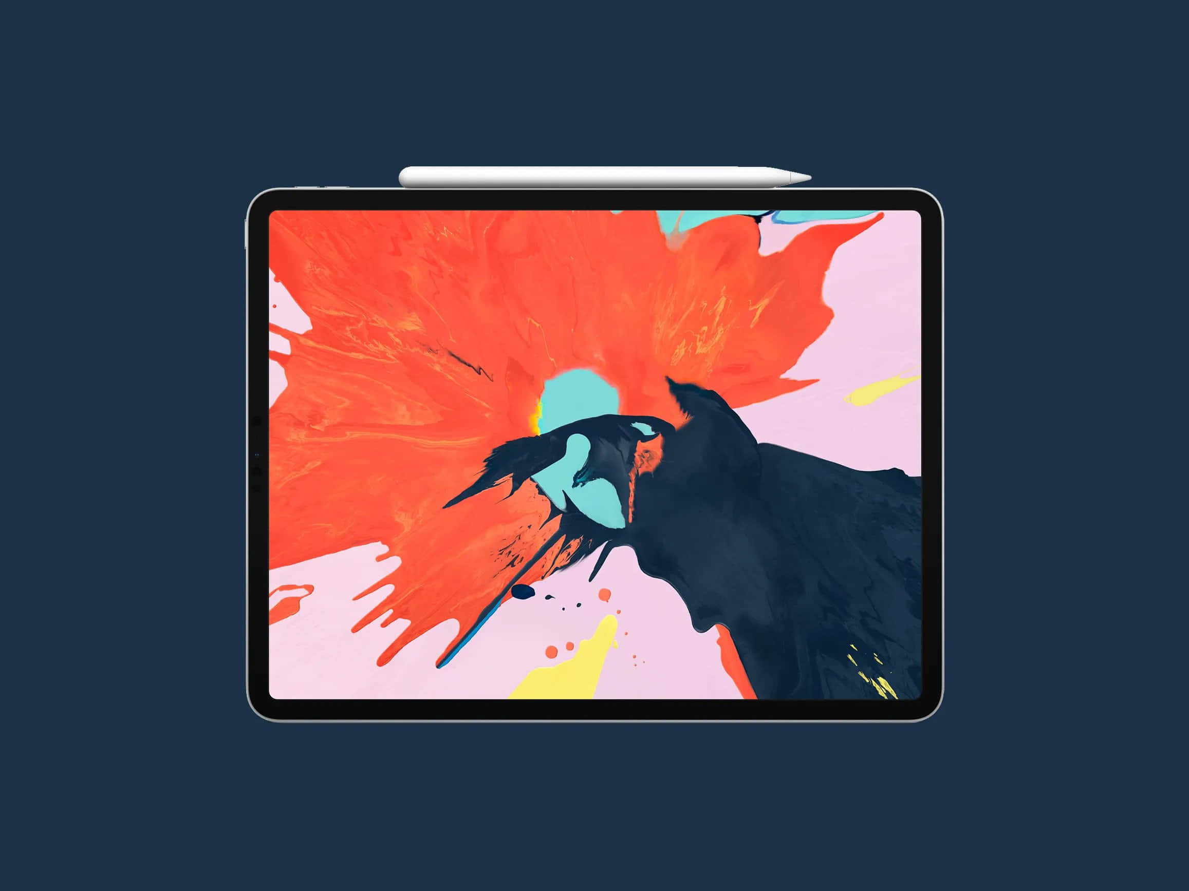 iPad 桌布 壁紙 — 平板電腦顯示一幅充滿活力的抽象畫，在深藍色背景上帶有鮮明的橙色、粉紅色和藍綠色筆觸。