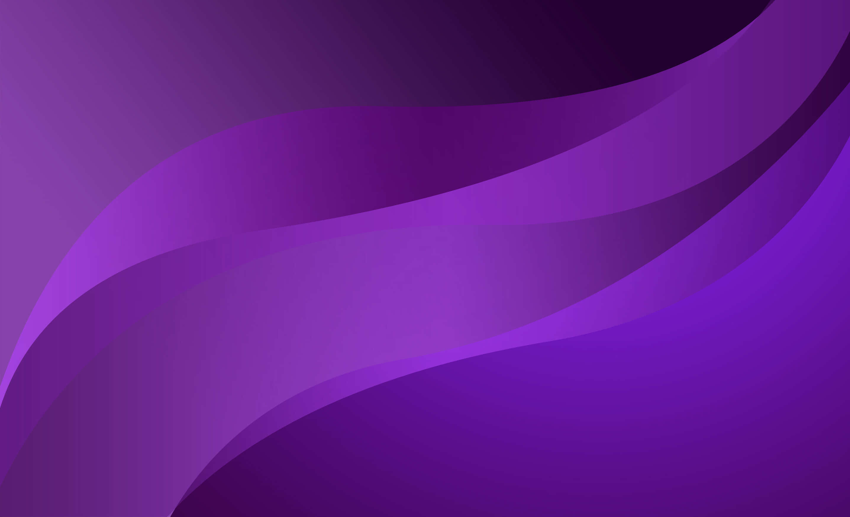 Abstract Lines 桌布 壁紙 — 平滑流動的紫色波浪營造出寧靜的漸變抽象背景，帶有柔和的光線過渡。