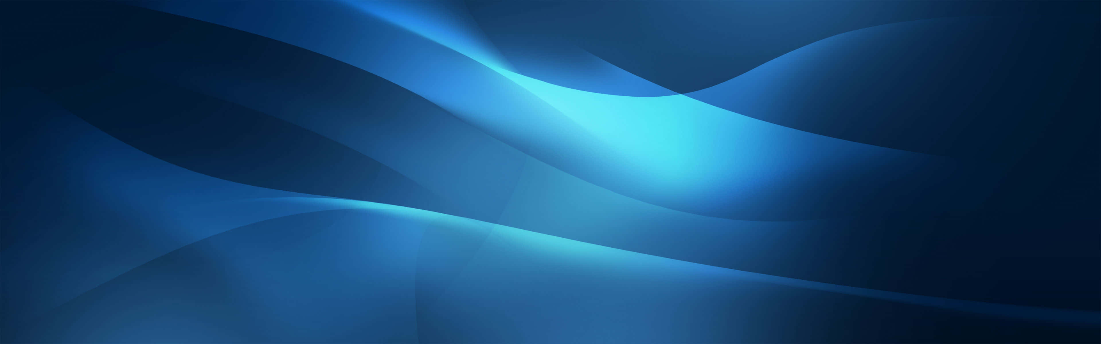windows 10 dual monitor 桌布 壁紙 — 平滑流動的藍色光波創造出帶有漸變色調的寧靜數位抽象背景。