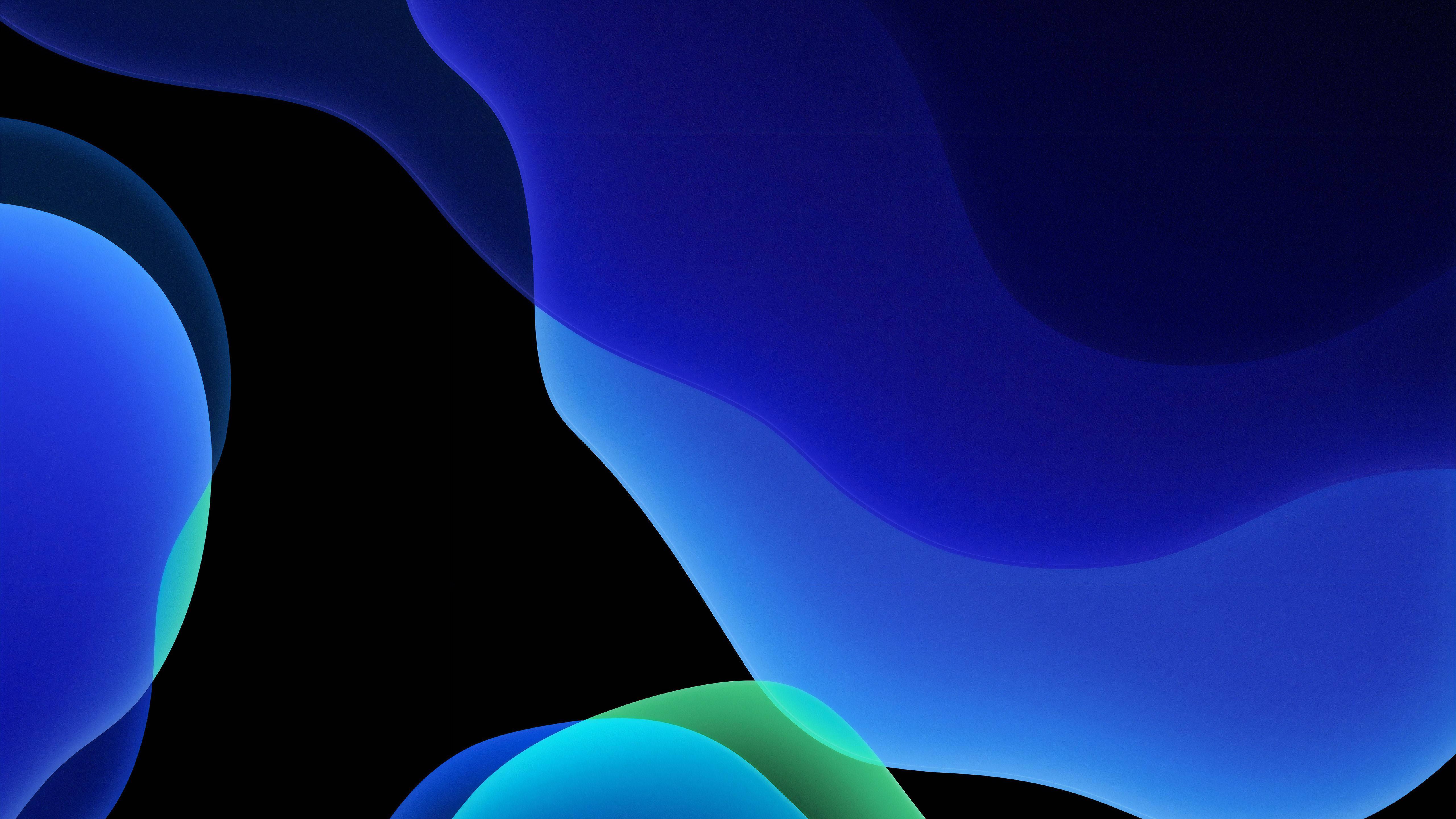iOS 13 桌布 壁紙 — 平滑發光的藍色和藍綠色抽象波浪在深黑色背景上流動。