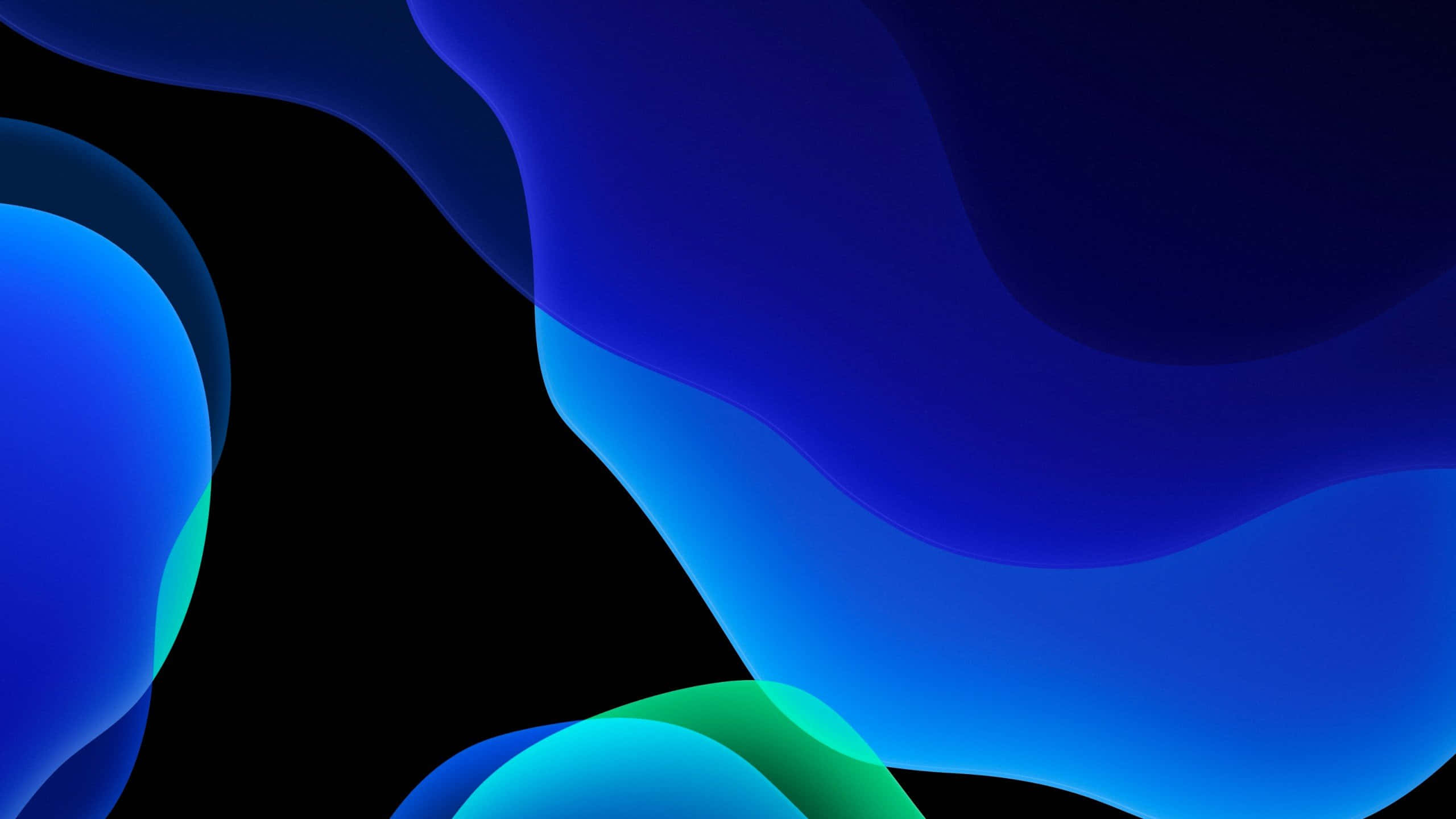 Dark Mode 桌布 壁紙 — 平滑發光的藍色和藍綠色抽象波浪在深黑色背景上流動。