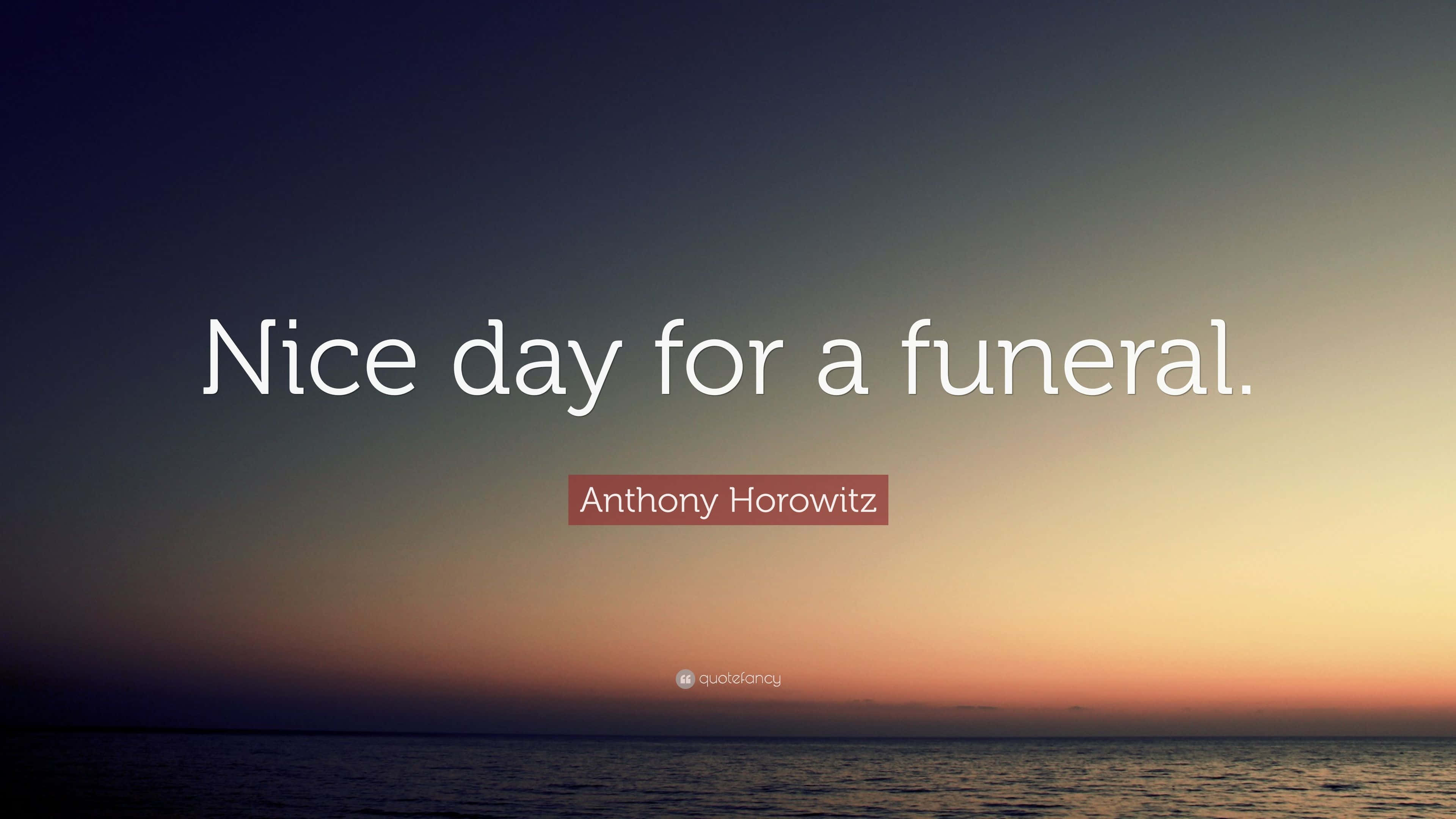 Funeral 桌布 壁紙 — 平靜海洋上的寧靜日落，帶有安東尼·霍洛維茨的引文「Nice day for a funeral」。