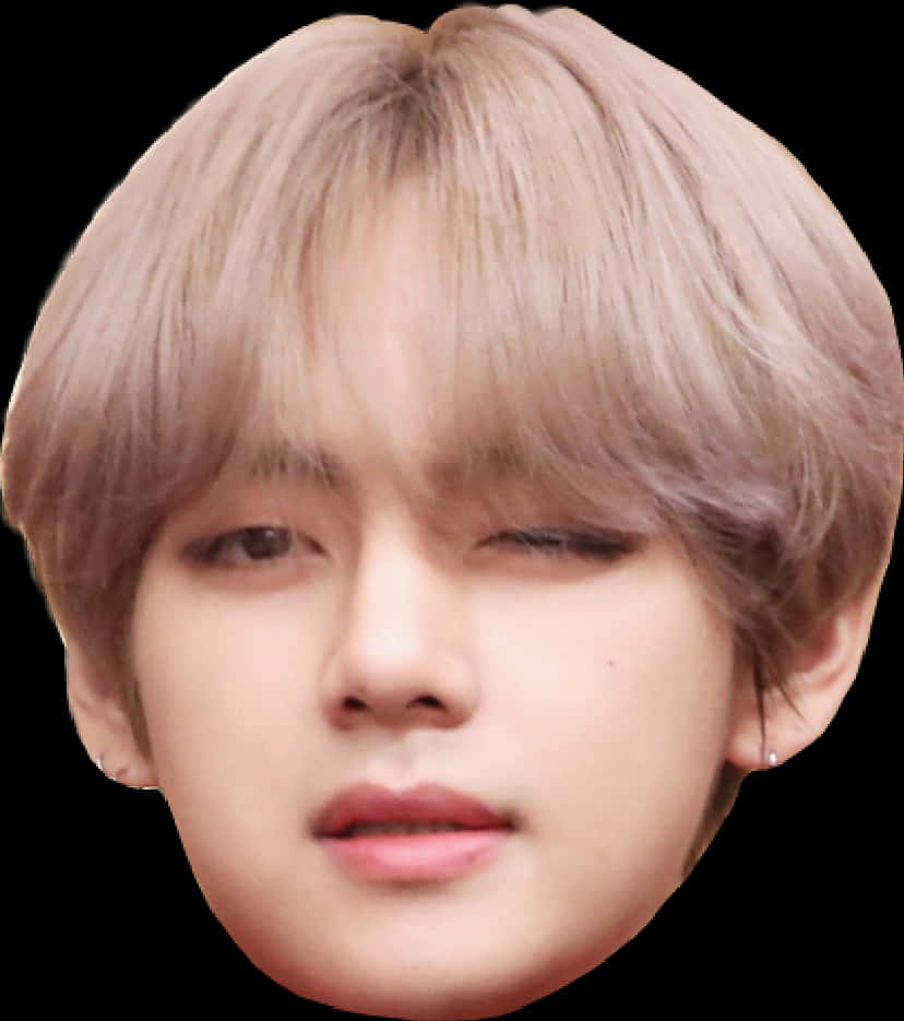 BTS 桌布 壁紙 — 年輕男子特寫肖像，柔軟金髮，單眼閉合，黑色背景。