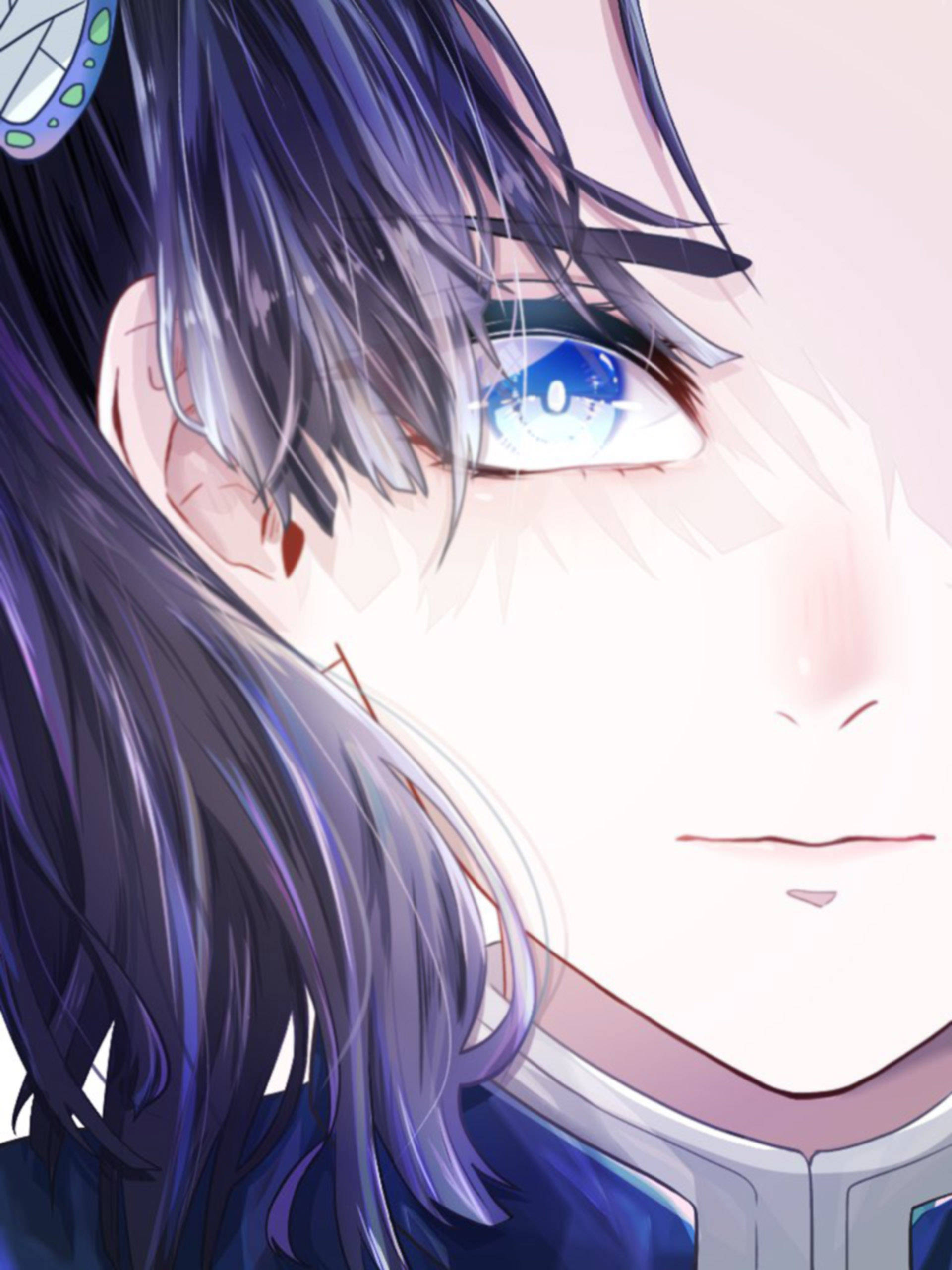 aoi kanzaki 桌布 壁紙 — 年輕男子近距離動畫肖像，擁有引人注目的藍色眼睛和深紫色頭髮，飾有蝴蝶髮夾。