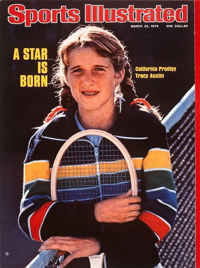 Tennis 桌布 壁紙 — 年輕網球神童翠西·奧斯汀自信地微笑，手持球拍，登上1976年3月《體育畫報》封面。