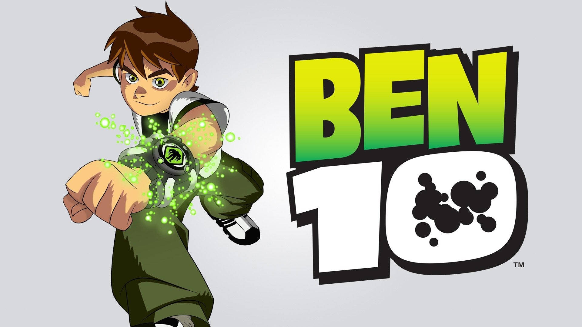 Ben 10 桌布 壁紙 — 年輕英雄班·坦尼森在純灰色背景上，用發光的綠色能量啟動他的Omnitrix。