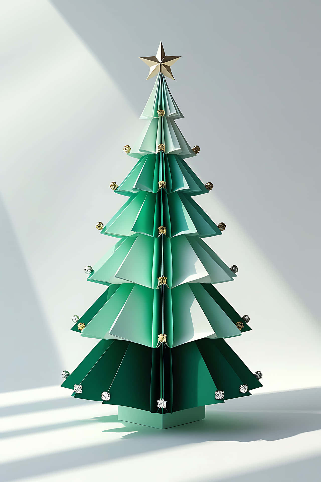 Modern paper christmas tree 壁紙 — 幾何摺紙聖誕樹，帶有漸變綠色層次和金色裝飾，置於柔和工作室燈光下。