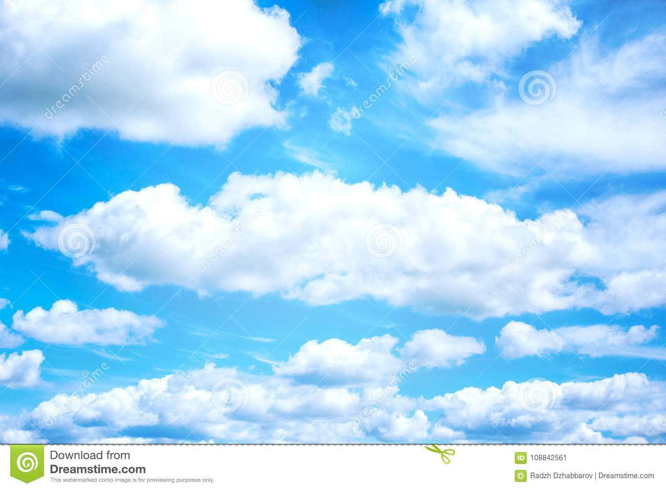 桌布 壁紙 — 廣闊明亮的藍天，充滿蓬鬆的白雲，懶洋洋地飄過。