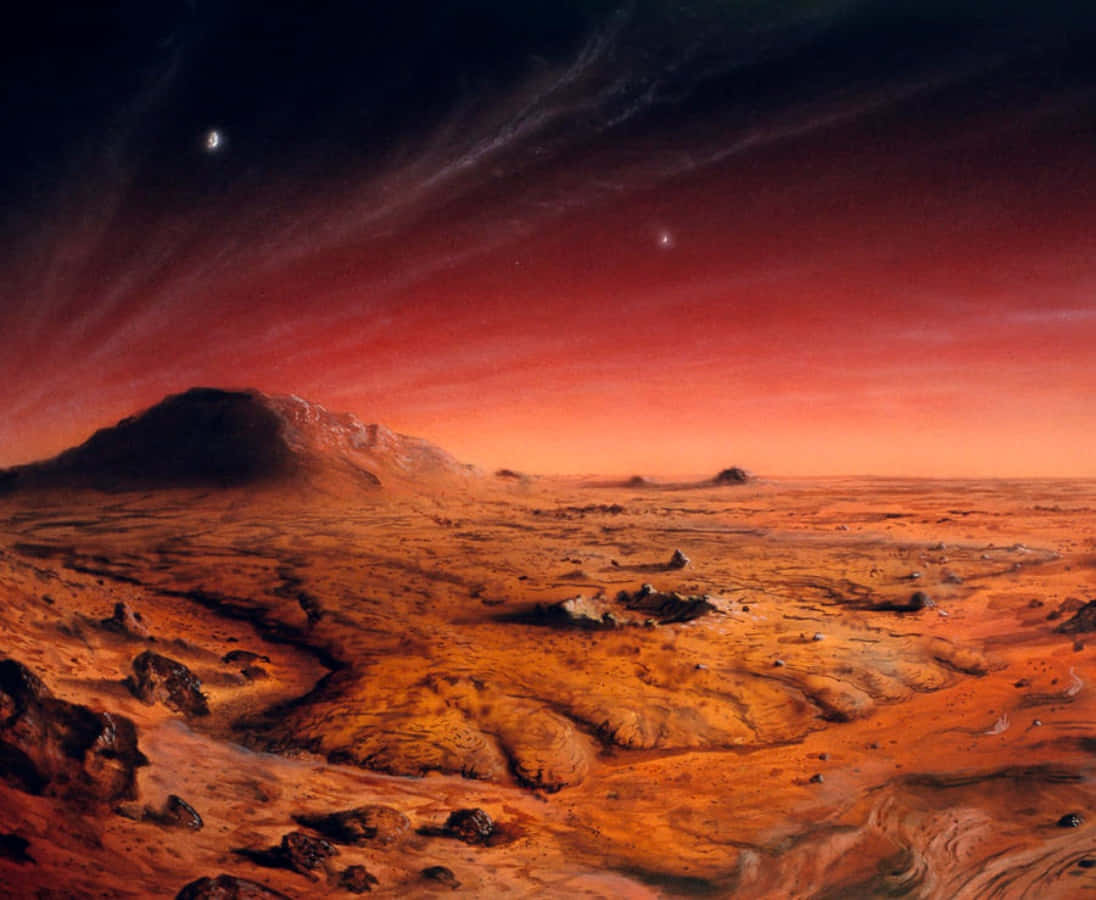 Mars Surface 桌布 壁紙 — 廣闊的外星沙漠，在火紅的天空下，遠山和兩輪月亮在黑暗的天空中閃耀。