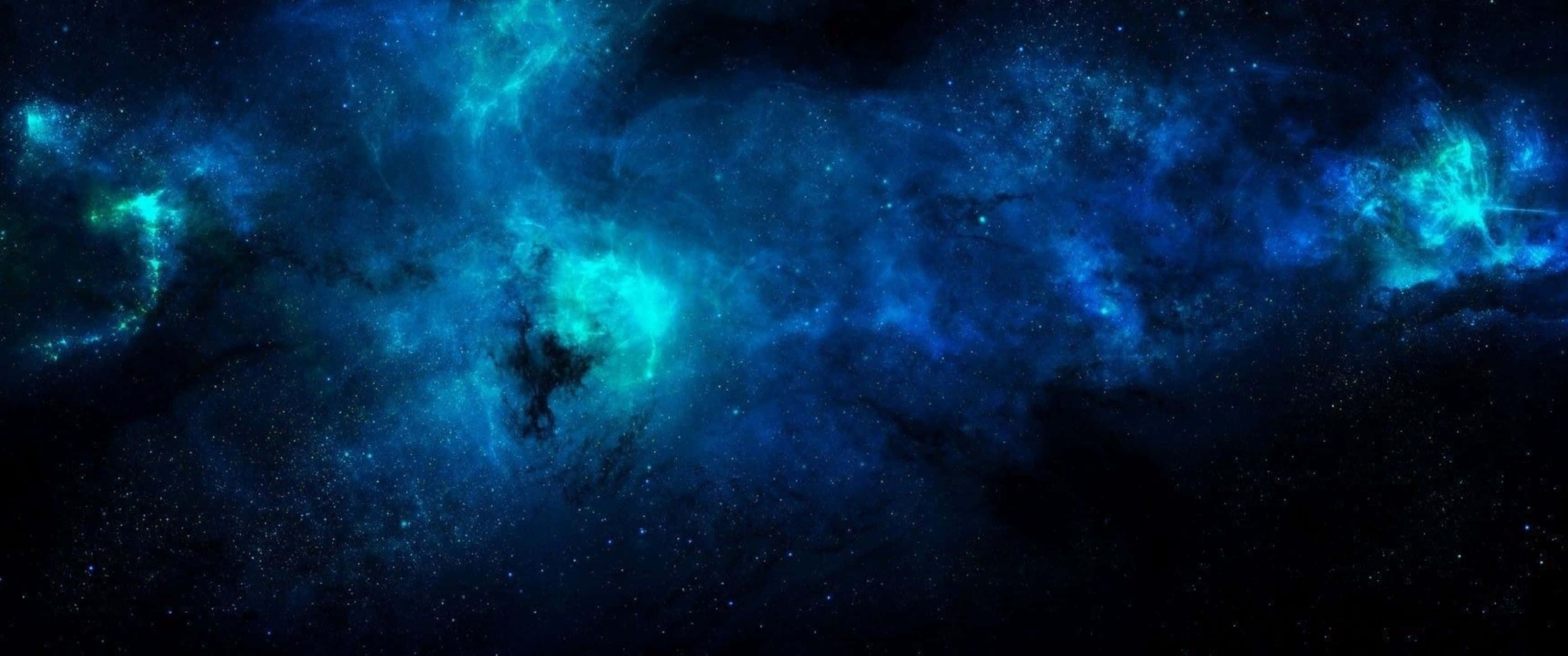 Blue Space 桌布 壁紙 — 廣闊的宇宙星雲在佈滿星星的虛空中發出電光藍和藍綠色的光芒。
