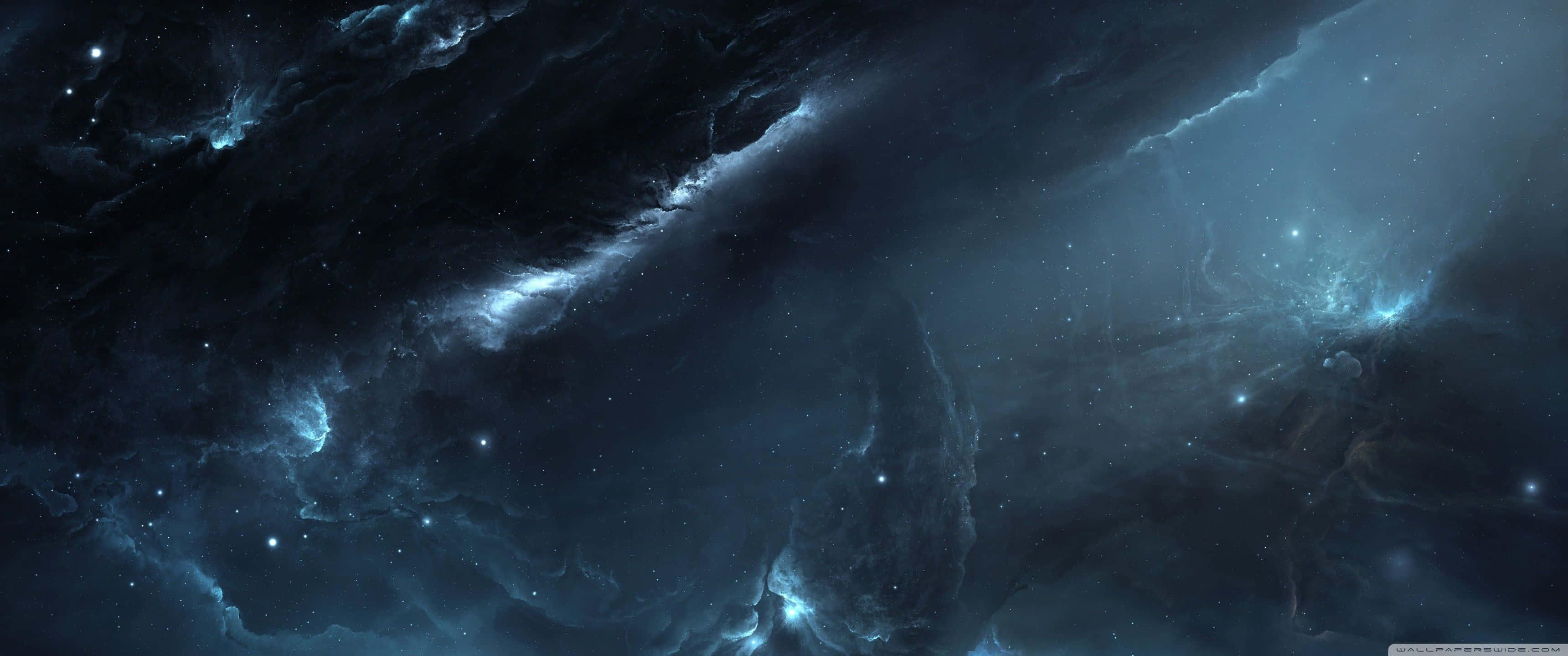 銀河 桌布 壁紙 — 廣闊的宇宙星雲在星空中旋轉，散發著藍色和黑色的光芒。