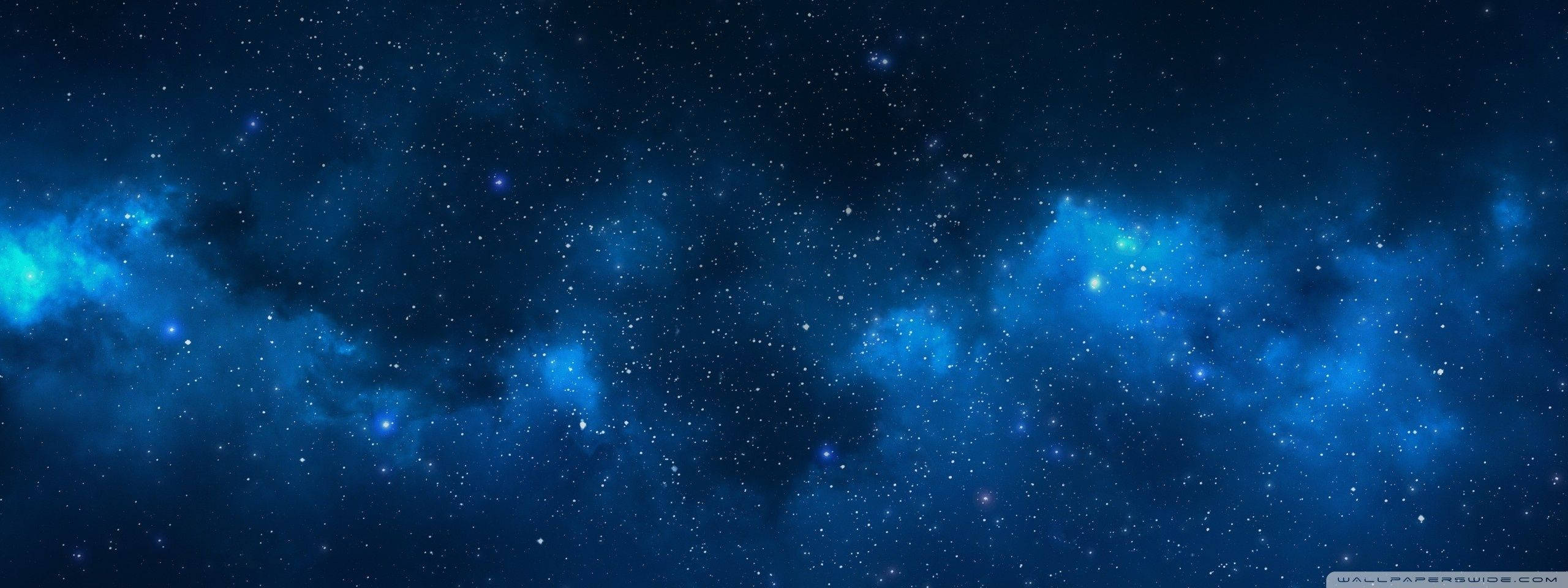 wide 桌布 壁紙 — 廣闊的宇宙空間，充滿了發光的藍色星雲和閃爍的星星，背景是深靛藍色的虛空。