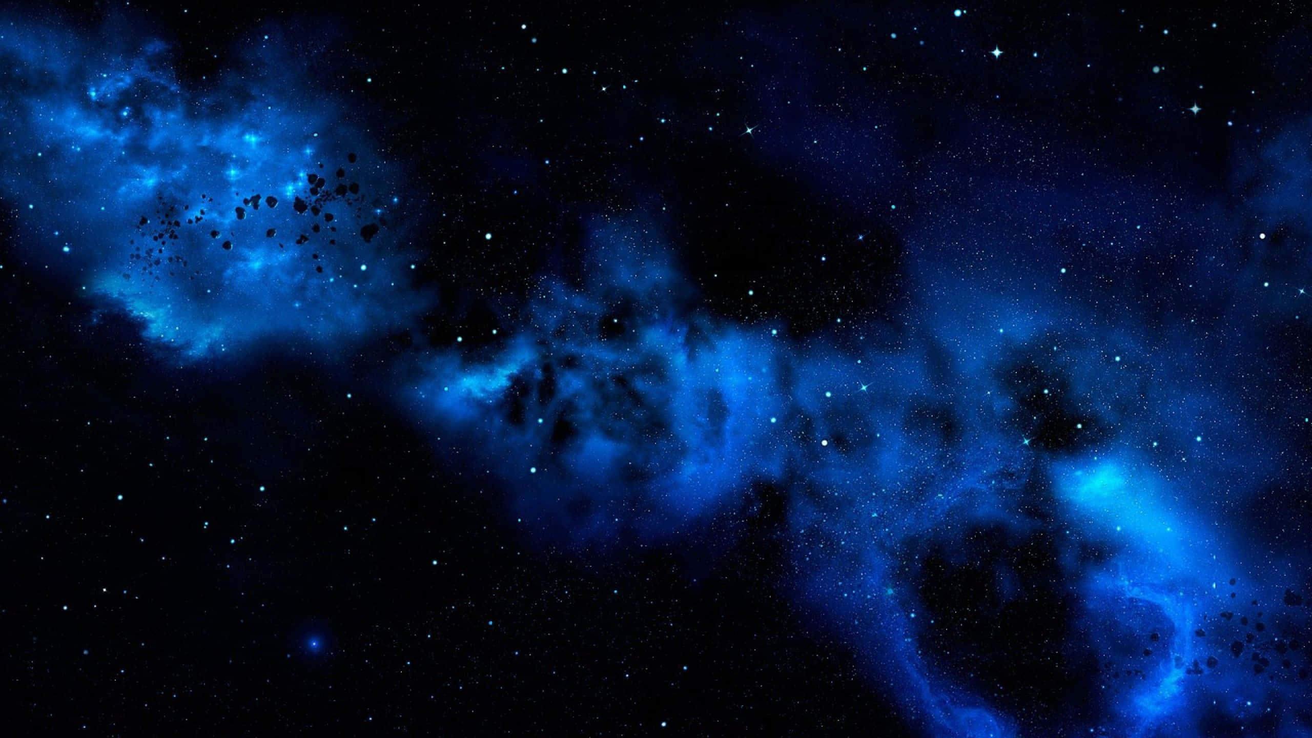 Black Galaxy 桌布 壁紙 — 廣闊的宇宙空間，充滿了發光的藍色星雲和散落的星星，背景是深邃的黑色虛空。