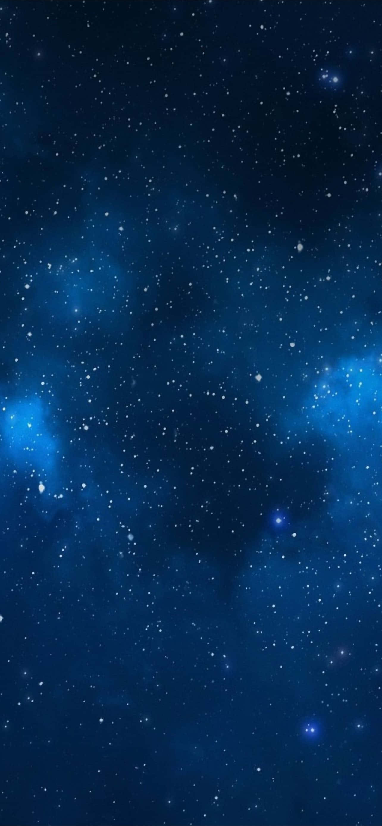 Cool Blue Galaxy 桌布 壁紙 — 廣闊的宇宙空間，充滿閃爍的星星和發光的藍色星雲，背景是深靛藍色的虛空。
