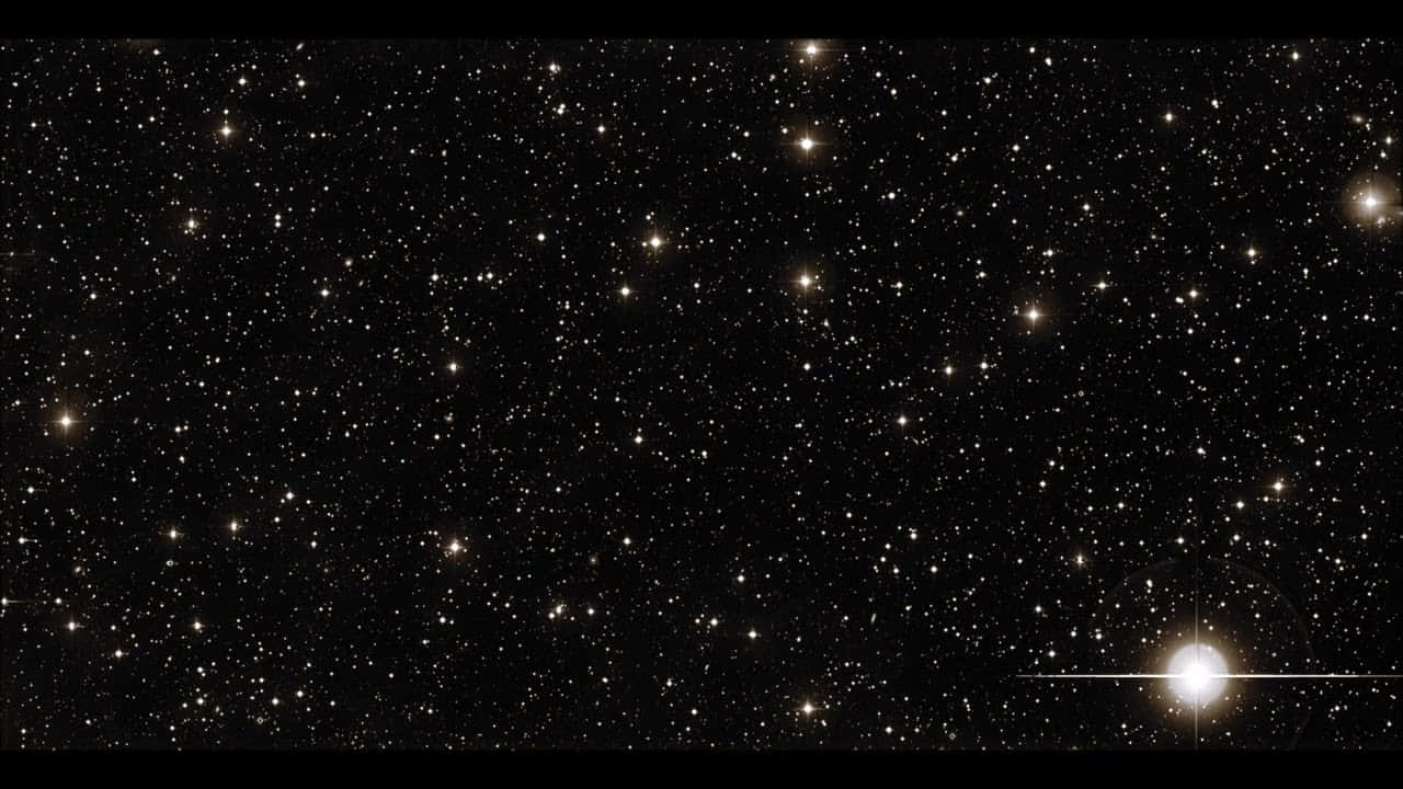 Star Wars Space 桌布 壁紙 — 廣闊的星場，有無數閃爍的星星和一個在右下角發光的明亮天體。