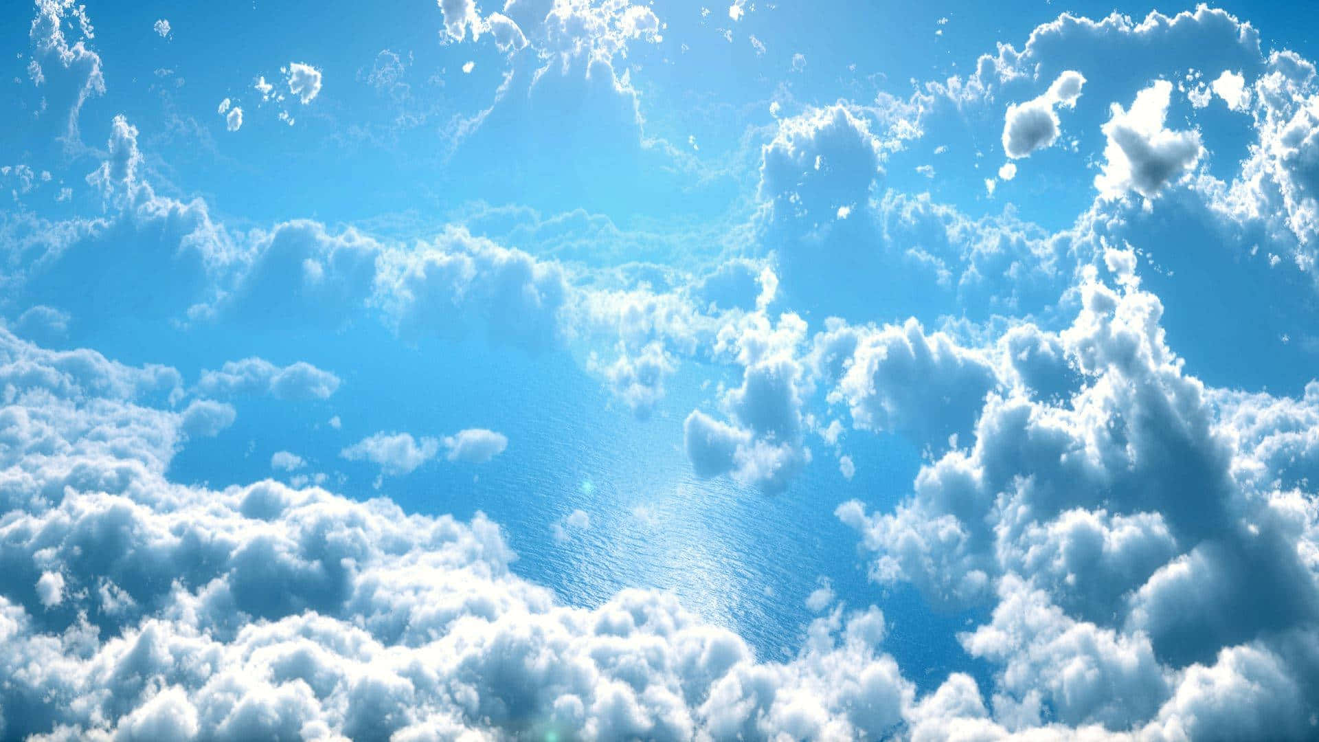 Clouds Aesthetics 桌布 壁紙 — 廣闊藍天，充滿蓬鬆白雲和明亮的陽光穿透。