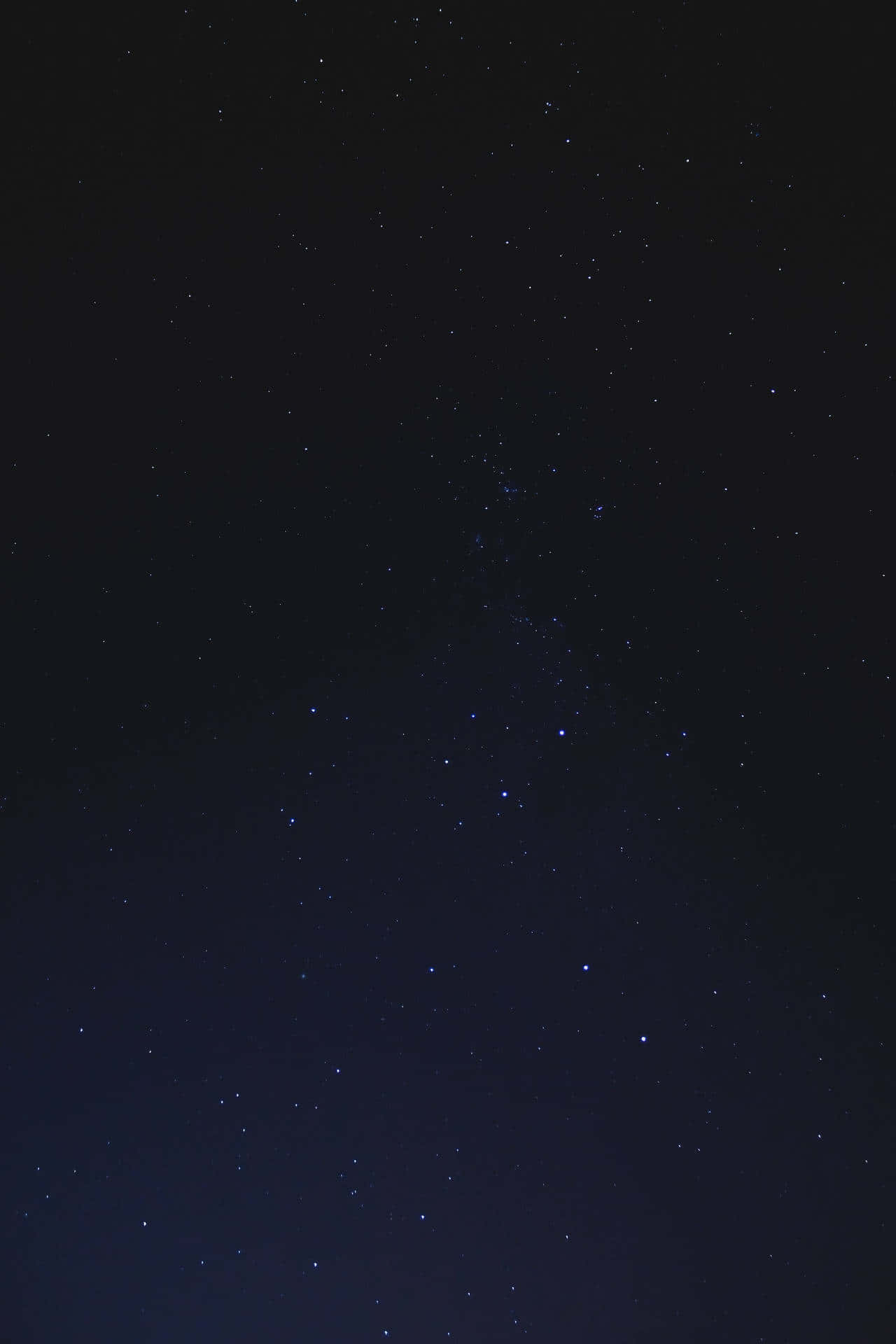 Black Stars iPhone 桌布 壁紙 — 廣闊黑暗的夜空，充滿無數閃爍的星星，以及從深藍到淺藍的微妙漸變。