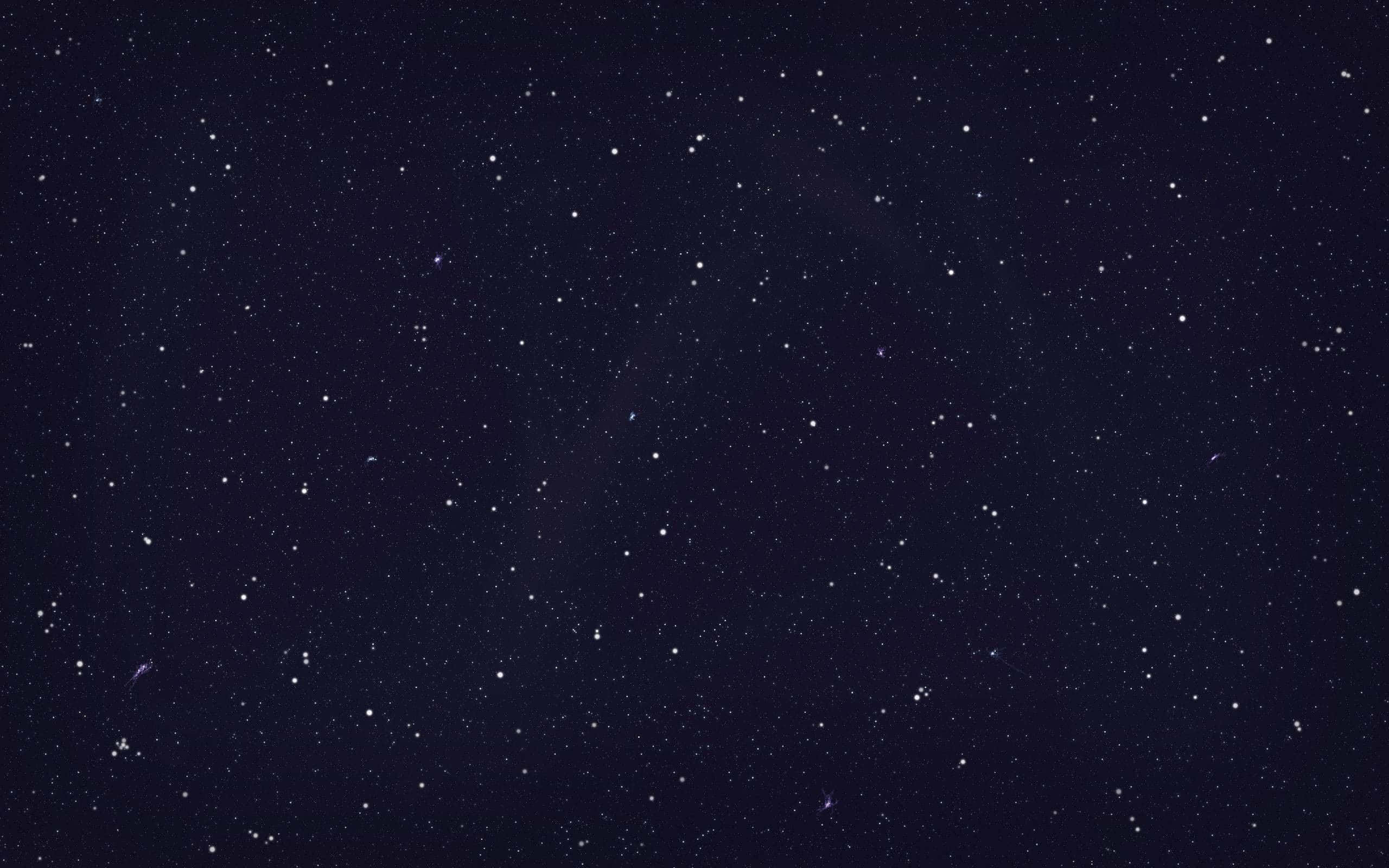 太空 桌布 壁紙 — 廣闊黑暗的夜空，充滿無數閃爍的星星和微弱的宇宙雲。