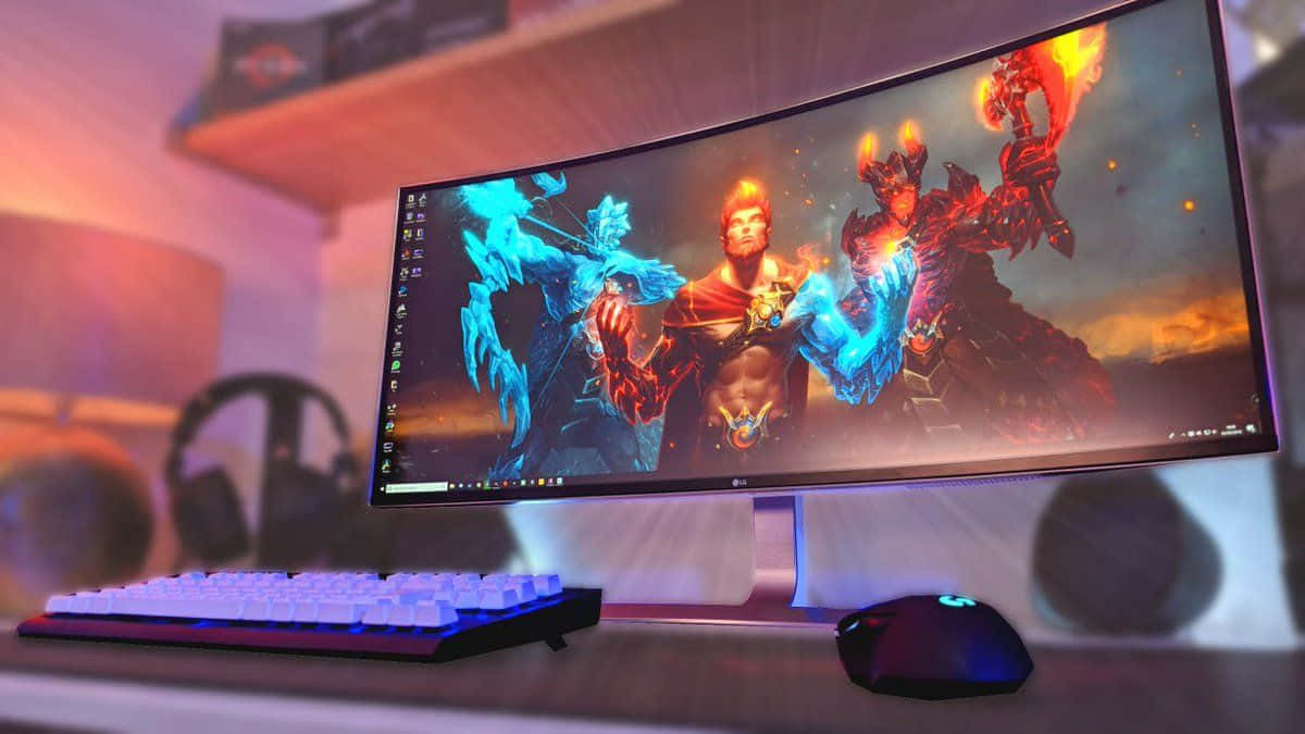 Gaming Setup 桌布 壁紙 — 彎曲遊戲顯示器顯示熾熱的奇幻戰士，發光周邊設備放在沐浴在環境光中的木桌上。