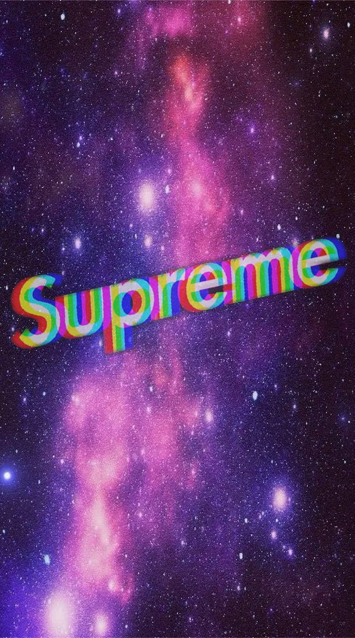 supreme 桌布 壁紙 — 彩虹漸變Supreme標誌對角漂浮在充滿星星的紫色和粉紅色宇宙星雲上。