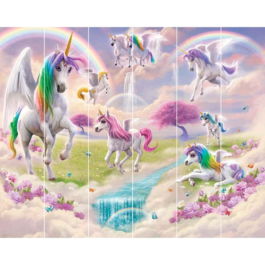 有翼獨角獸帶彩虹鬃毛在魔法天空奔跑飛翔，有瀑布和花朵。 — 彩虹獨角獸 壁紙