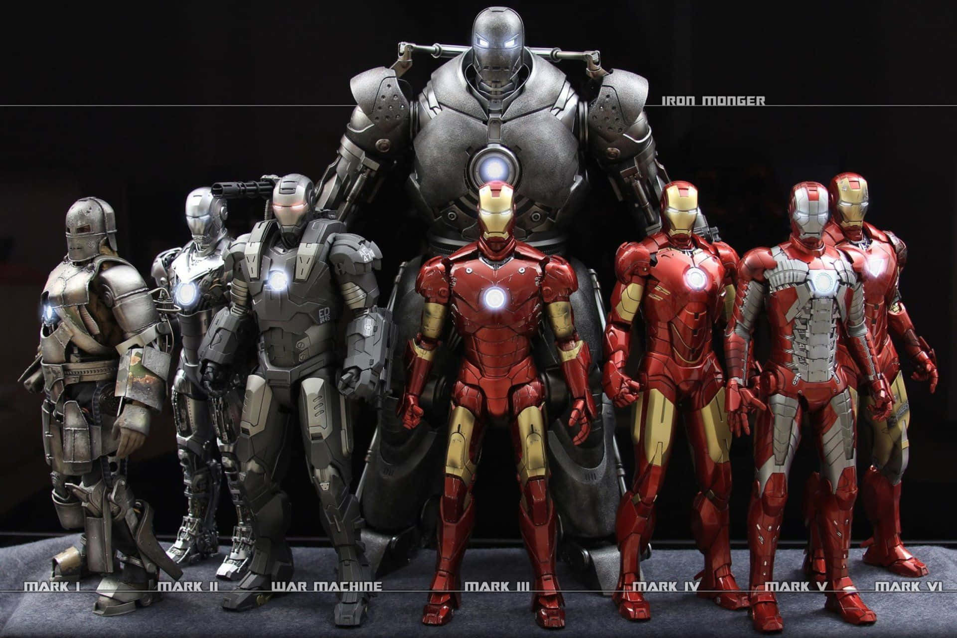 Iron Monger 桌布 壁紙 — 從Mark I到Mark VI的鋼鐵人套裝和鋼鐵人反派在黑暗的攝影棚環境中展示。