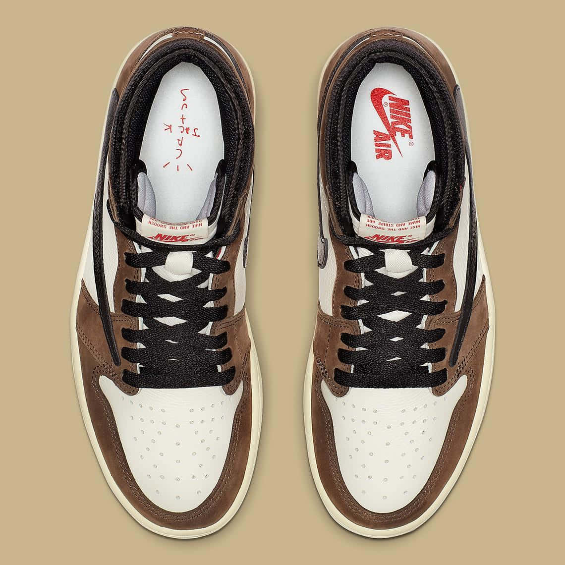 從上方看到的棕色和白色Nike Air Jordan運動鞋。 — Air Jordan 1 壁紙