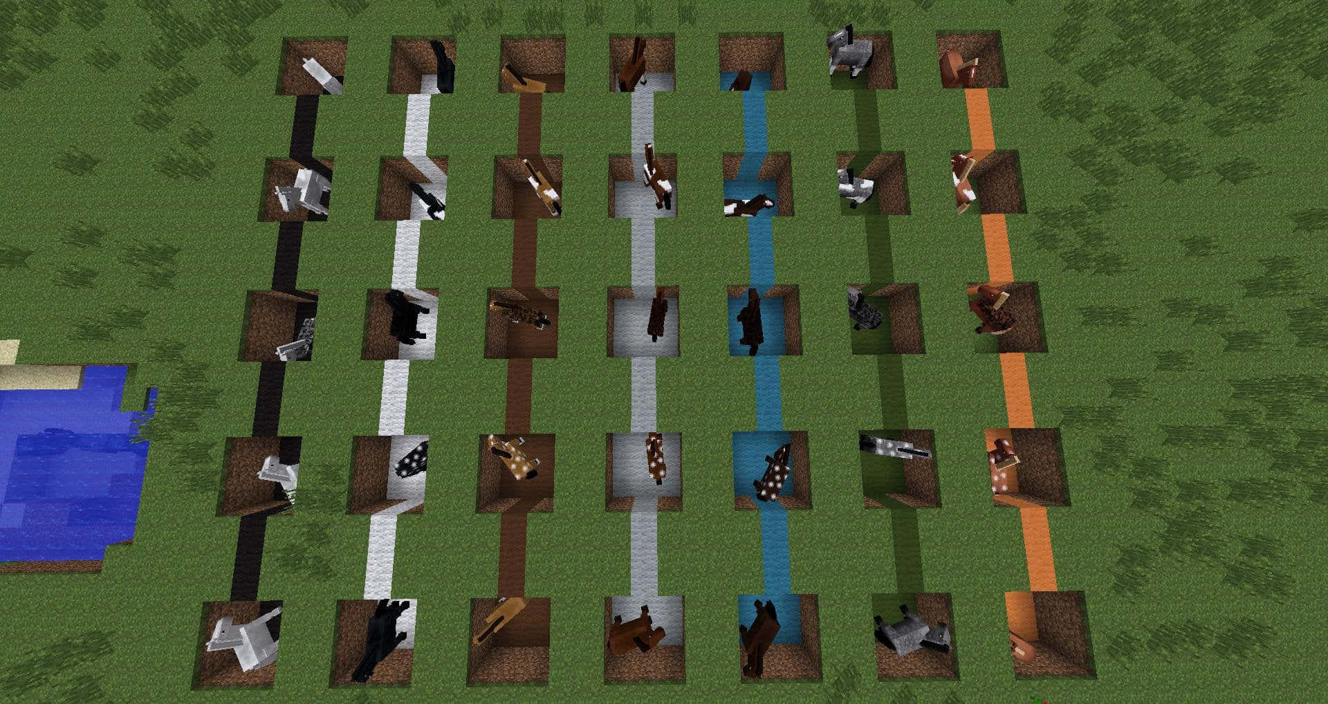 Minecraft Horses 桌布 壁紙 — 從上方俯瞰Minecraft農場，草地上有多個動物圍欄排列成行。