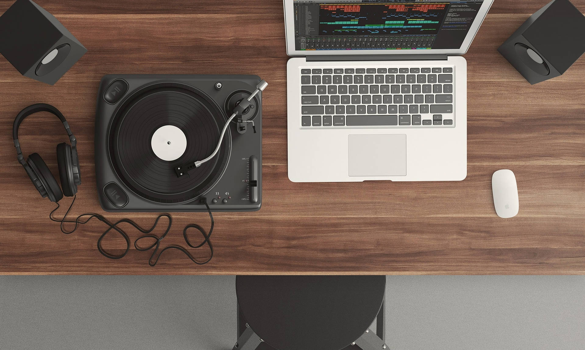DJ 設置，木製書桌上有唱盤、筆記型電腦和耳機 — 棕色美學 壁紙