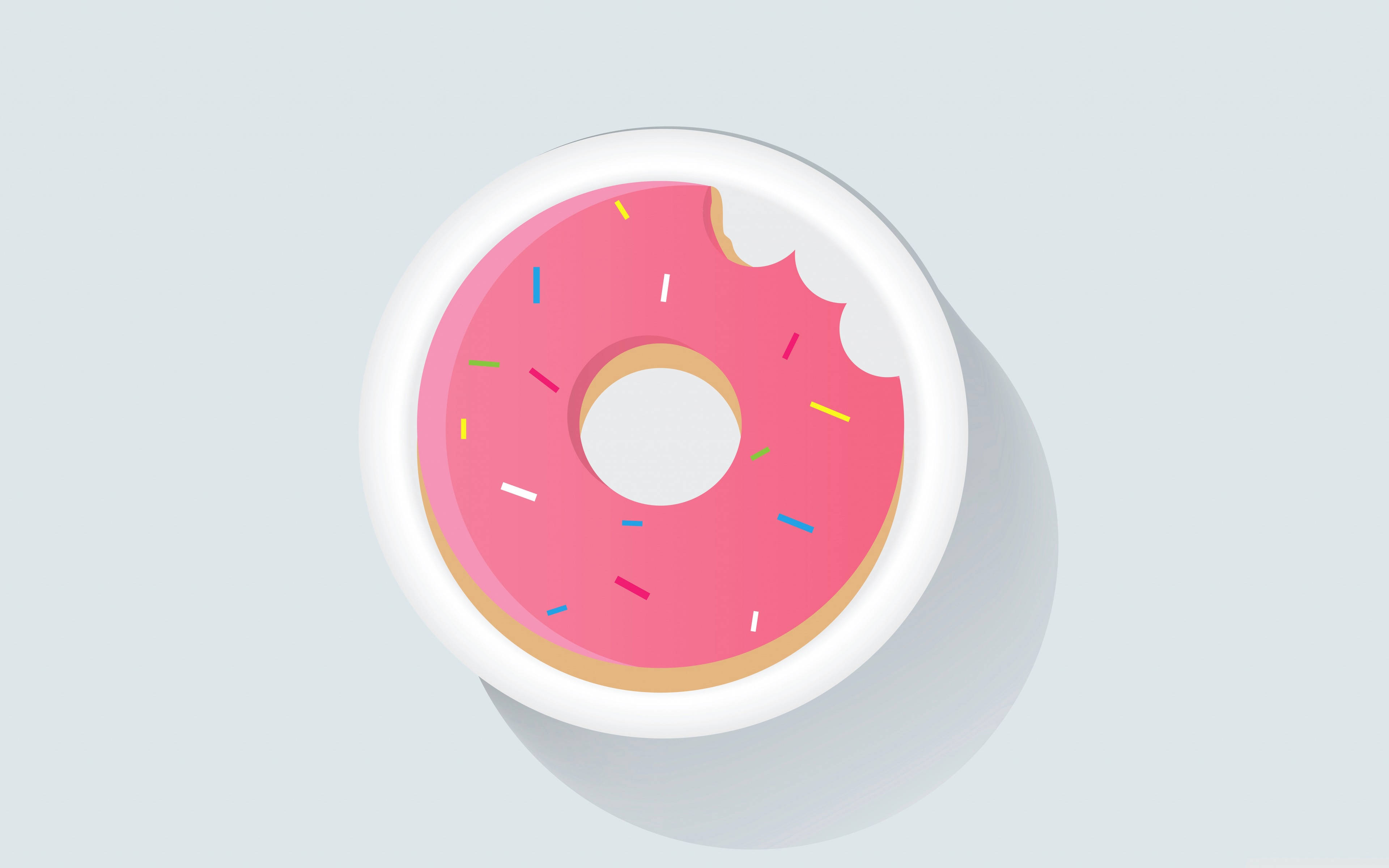 Donut 桌布 壁紙 — 從上方俯瞰一個粉紅色糖霜甜甜圈，上面有彩色糖粒和一個咬痕，背景是淺灰色。