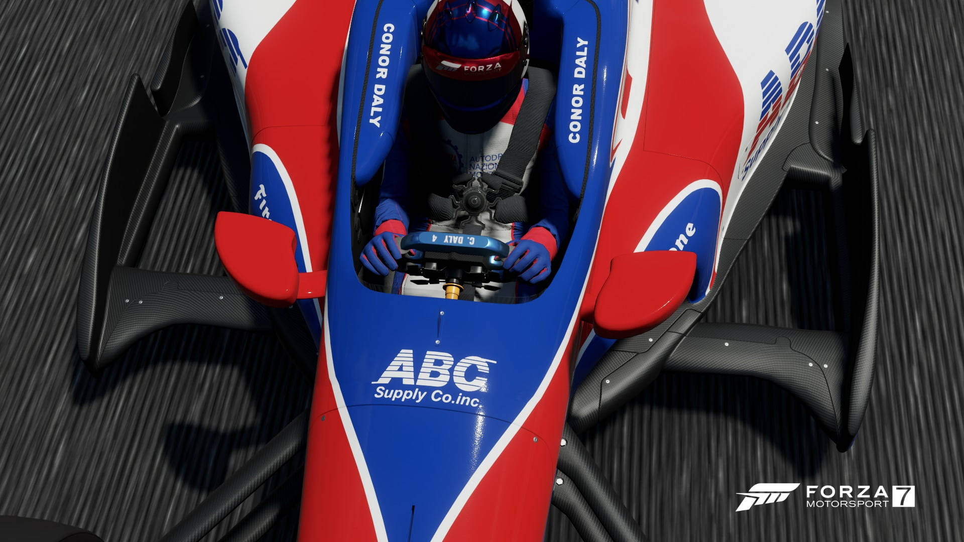 Motorsport 桌布 壁紙 — 從上方俯瞰一輛紅藍白賽車，車手Conor Daly戴著頭盔和手套，在黑色紋理賽道上緊握方向盤。