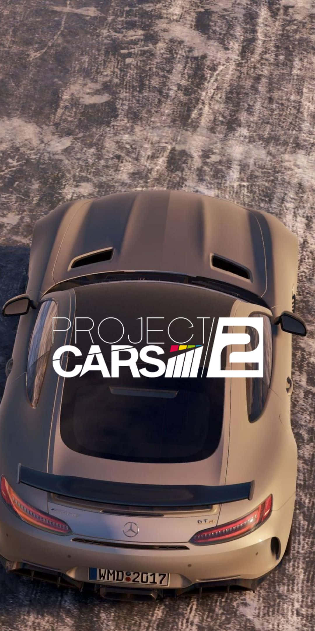 Pixel 3 Project Cars 2 桌布 壁紙 — 從上方俯瞰一輛金色Mercedes-AMG GT4賽車在紋理瀝青賽道上，並疊加'Project CARS 2'標誌。